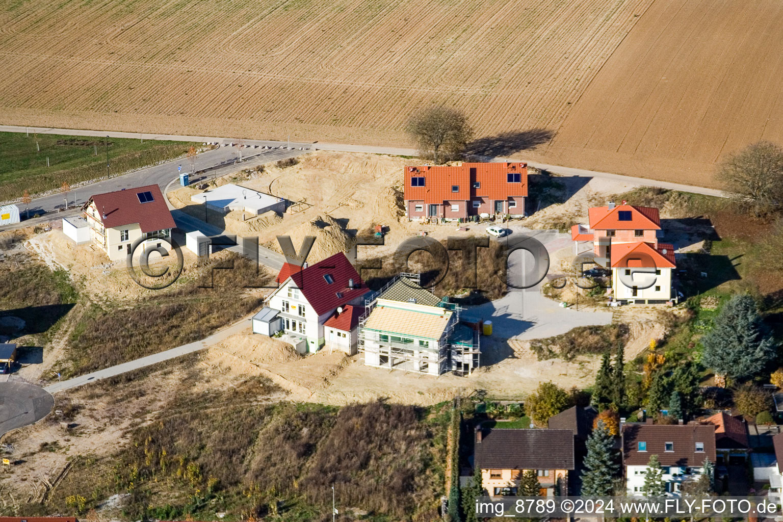 Enregistrement par drone de Sur le chemin élevé à Kandel dans le département Rhénanie-Palatinat, Allemagne