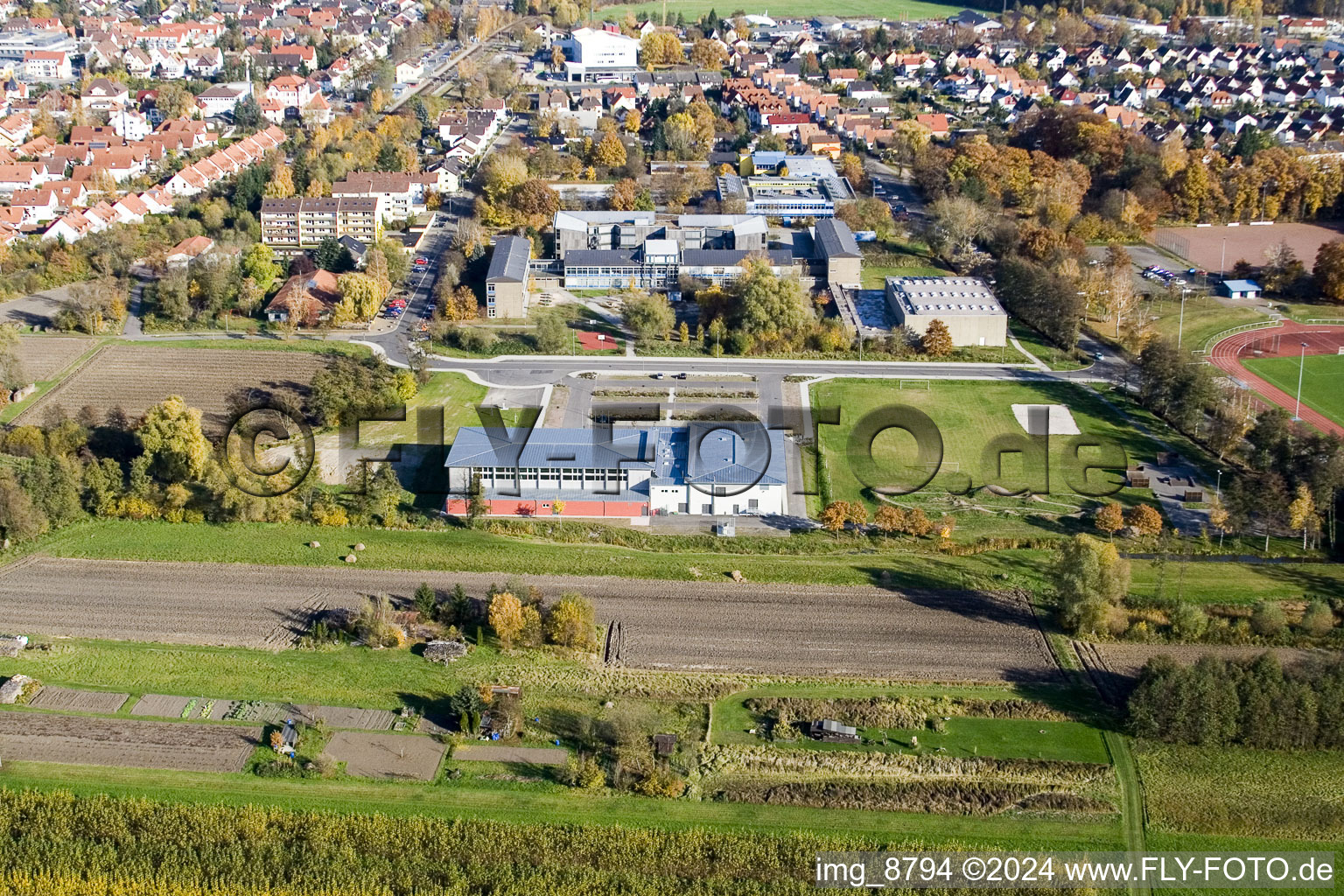 Vue d'oiseau de Bienwaldhalle à Kandel dans le département Rhénanie-Palatinat, Allemagne