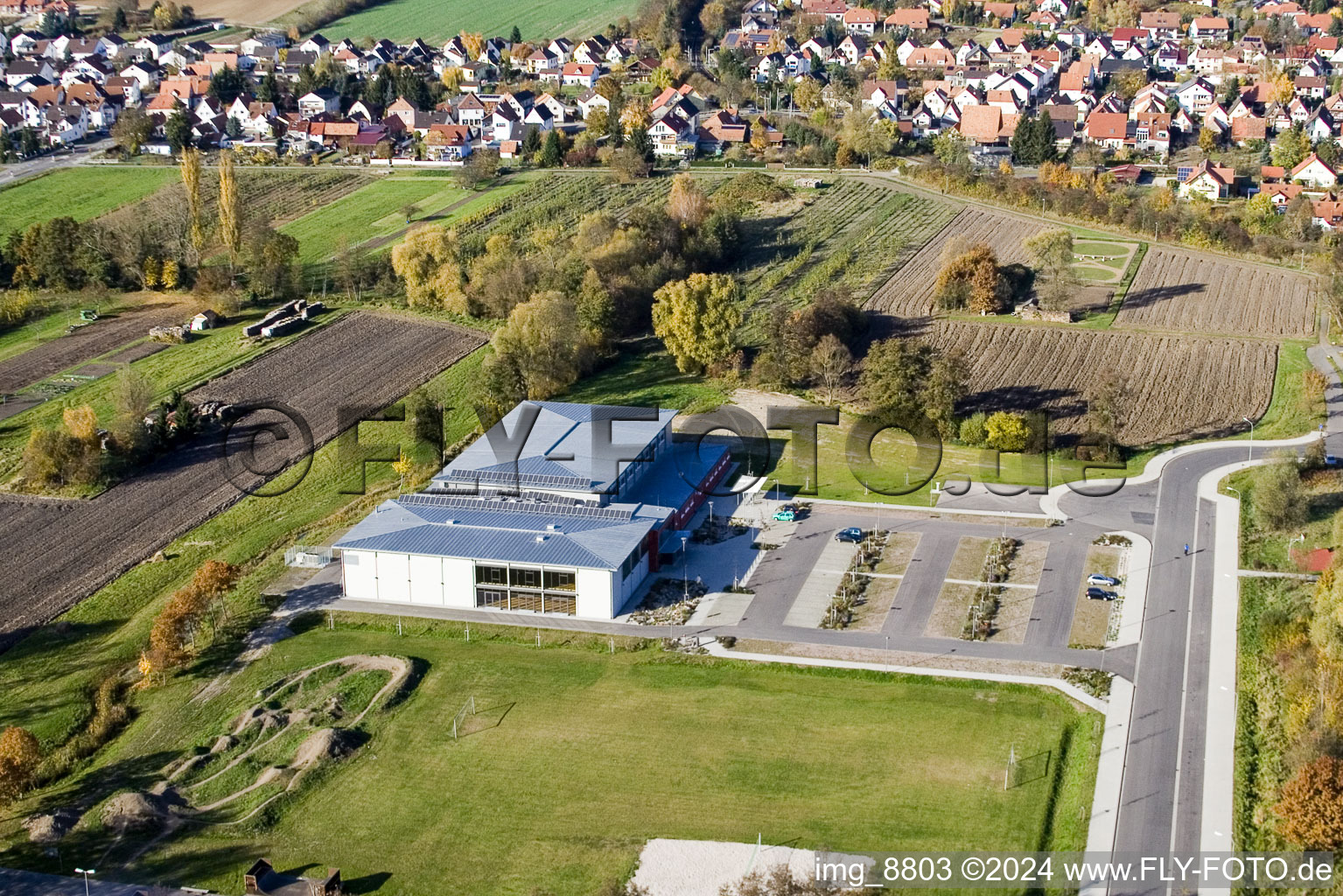 Vue oblique de Bienwaldhalle à Kandel dans le département Rhénanie-Palatinat, Allemagne