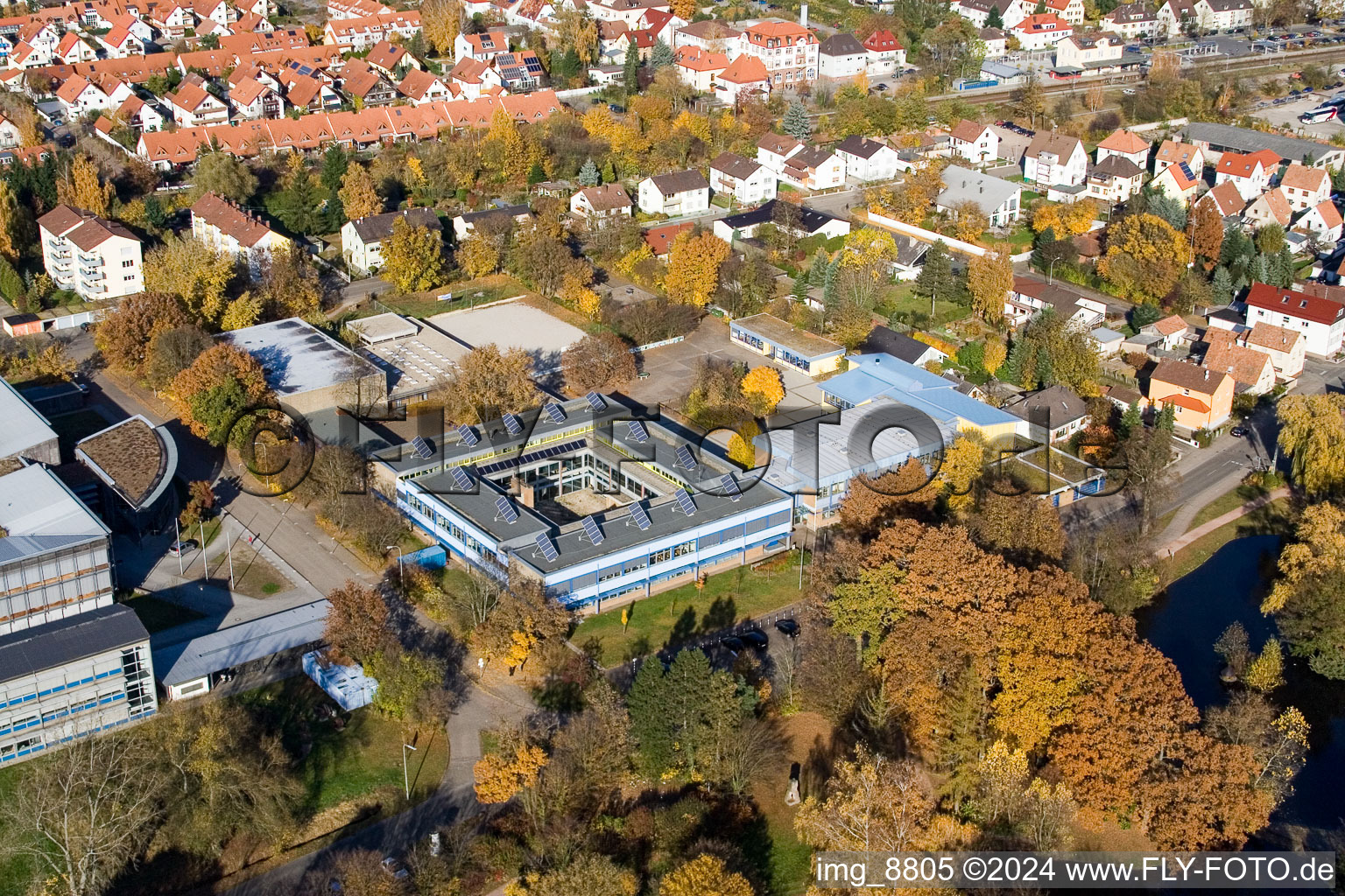 Image drone de Sur le chemin élevé à Kandel dans le département Rhénanie-Palatinat, Allemagne