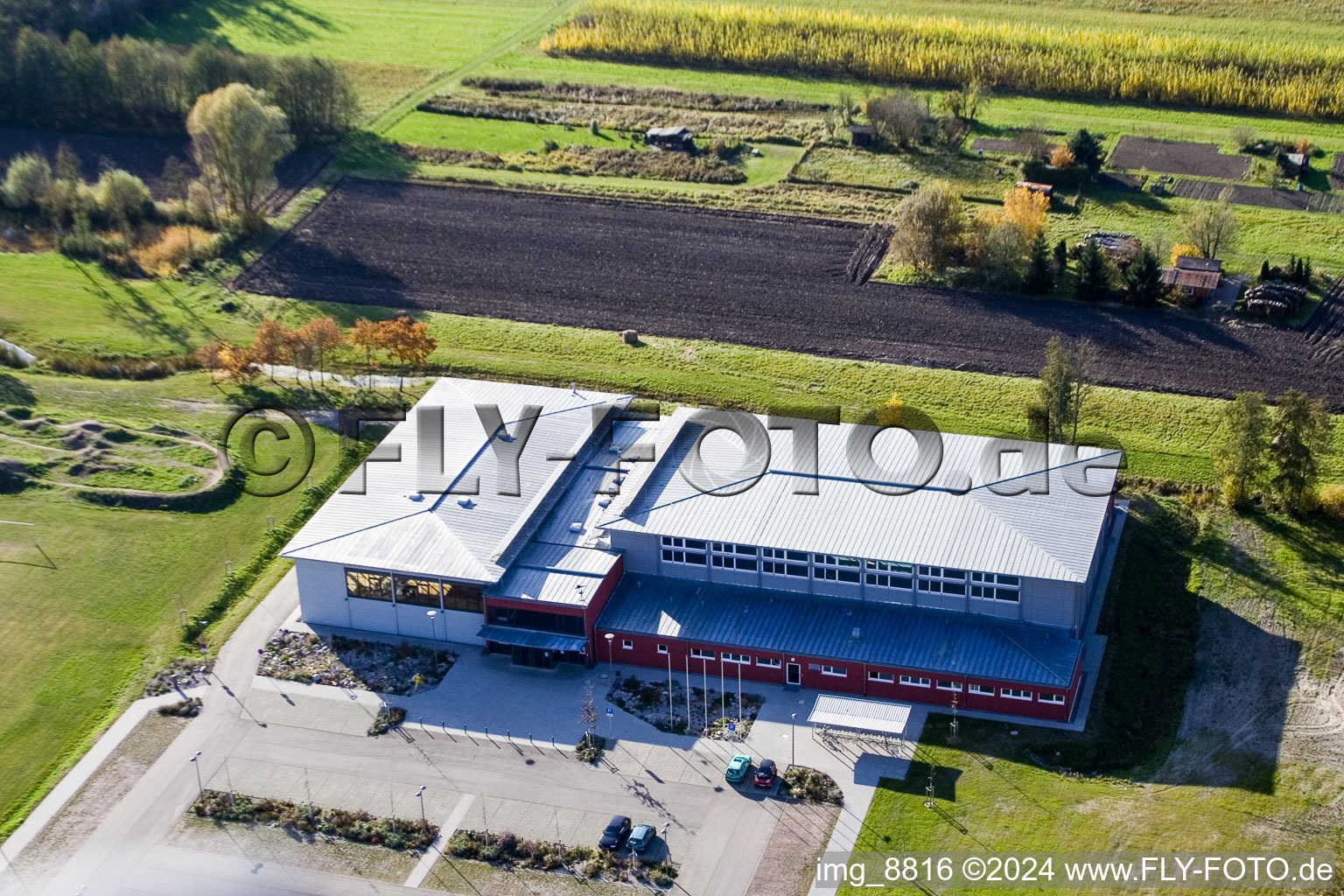 Enregistrement par drone de Bienwaldhalle à Kandel dans le département Rhénanie-Palatinat, Allemagne