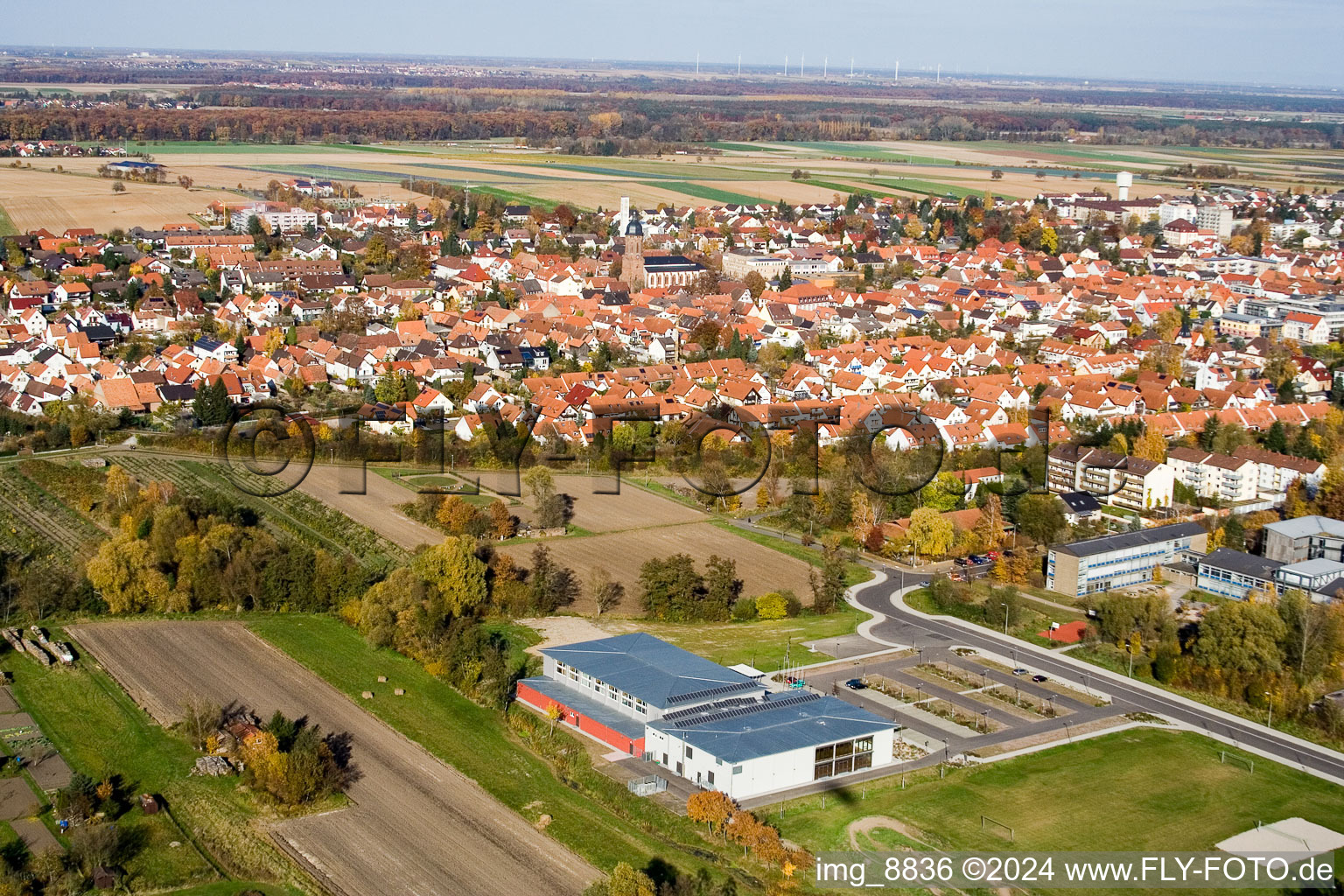 Vue oblique de Bienwaldhalle à Kandel dans le département Rhénanie-Palatinat, Allemagne