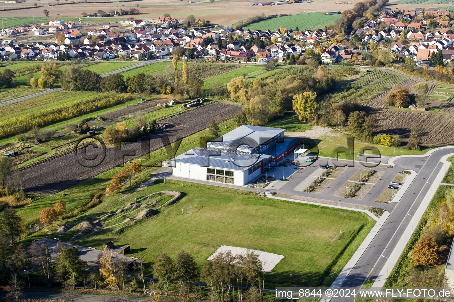 Vue d'oiseau de Bienwaldhalle à Kandel dans le département Rhénanie-Palatinat, Allemagne