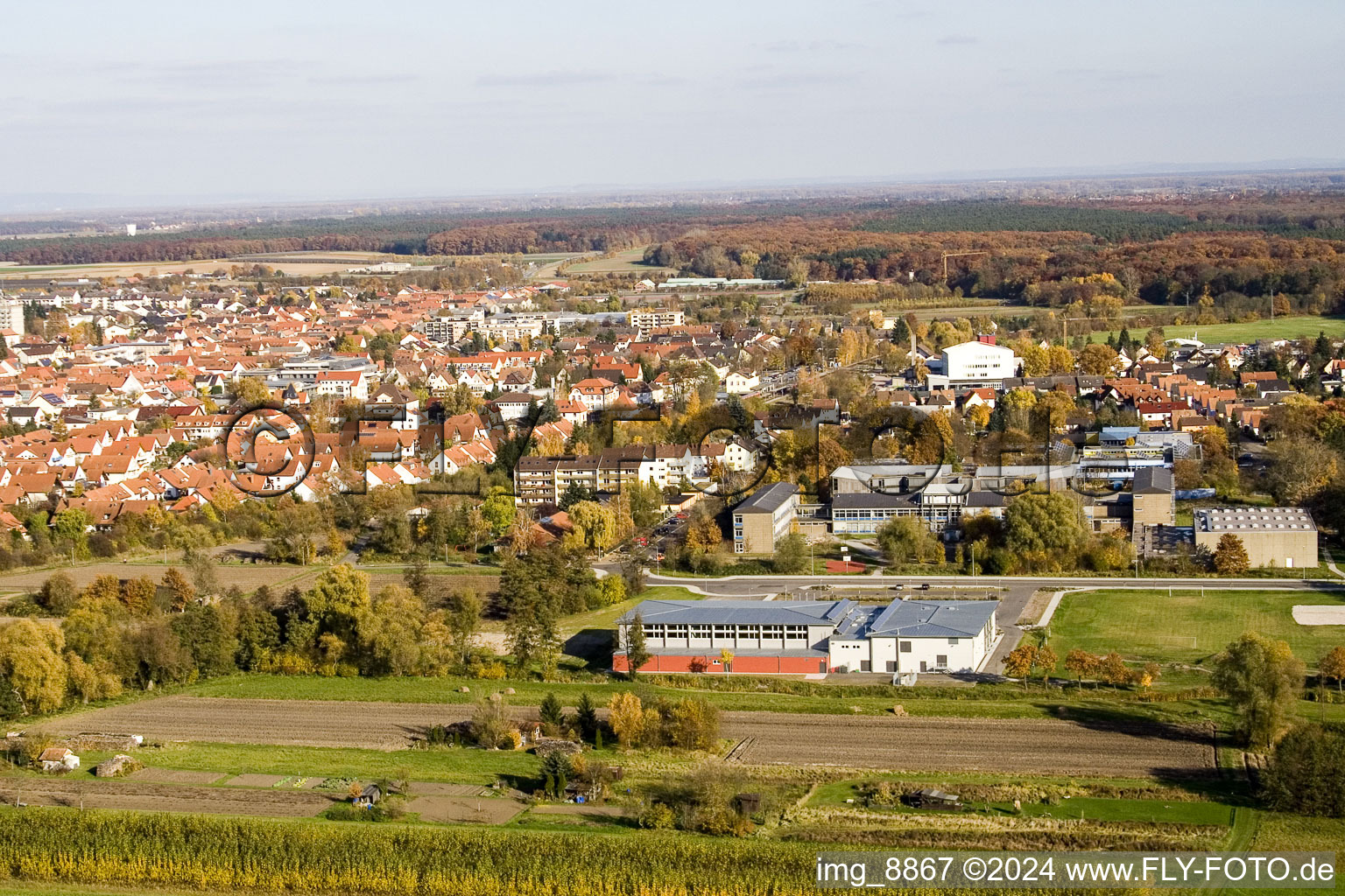 Vue d'oiseau de Bienwaldhalle à Kandel dans le département Rhénanie-Palatinat, Allemagne