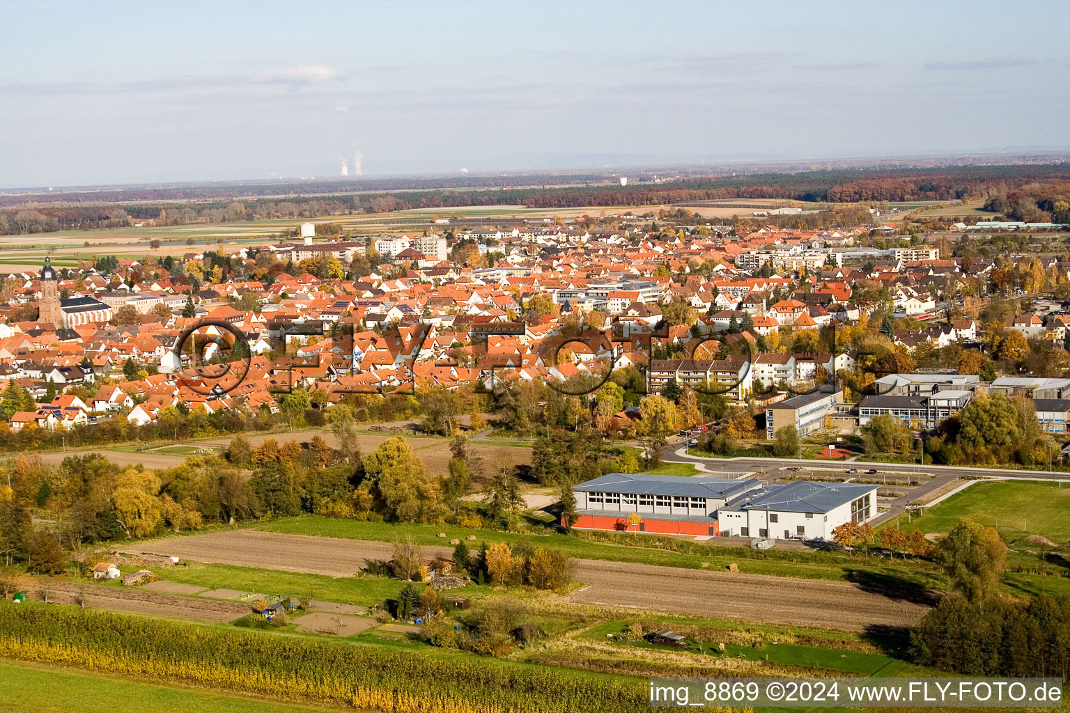 Enregistrement par drone de Bienwaldhalle à Kandel dans le département Rhénanie-Palatinat, Allemagne