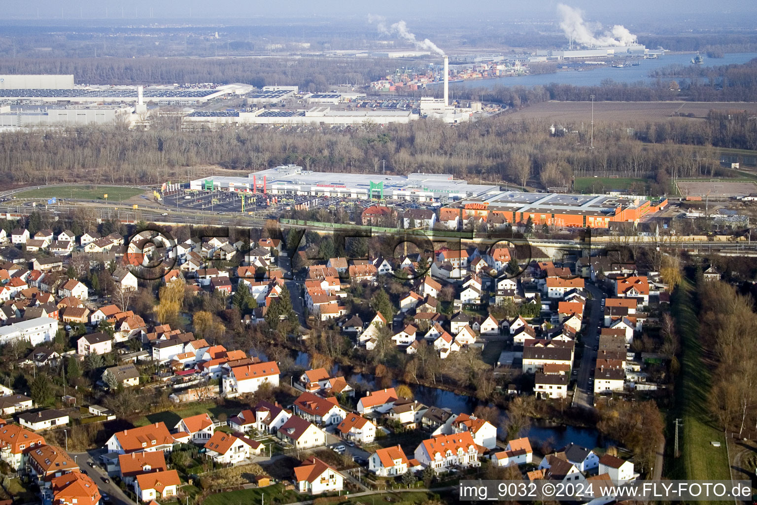 Centre Maximilien à le quartier Maximiliansau in Wörth am Rhein dans le département Rhénanie-Palatinat, Allemagne d'en haut