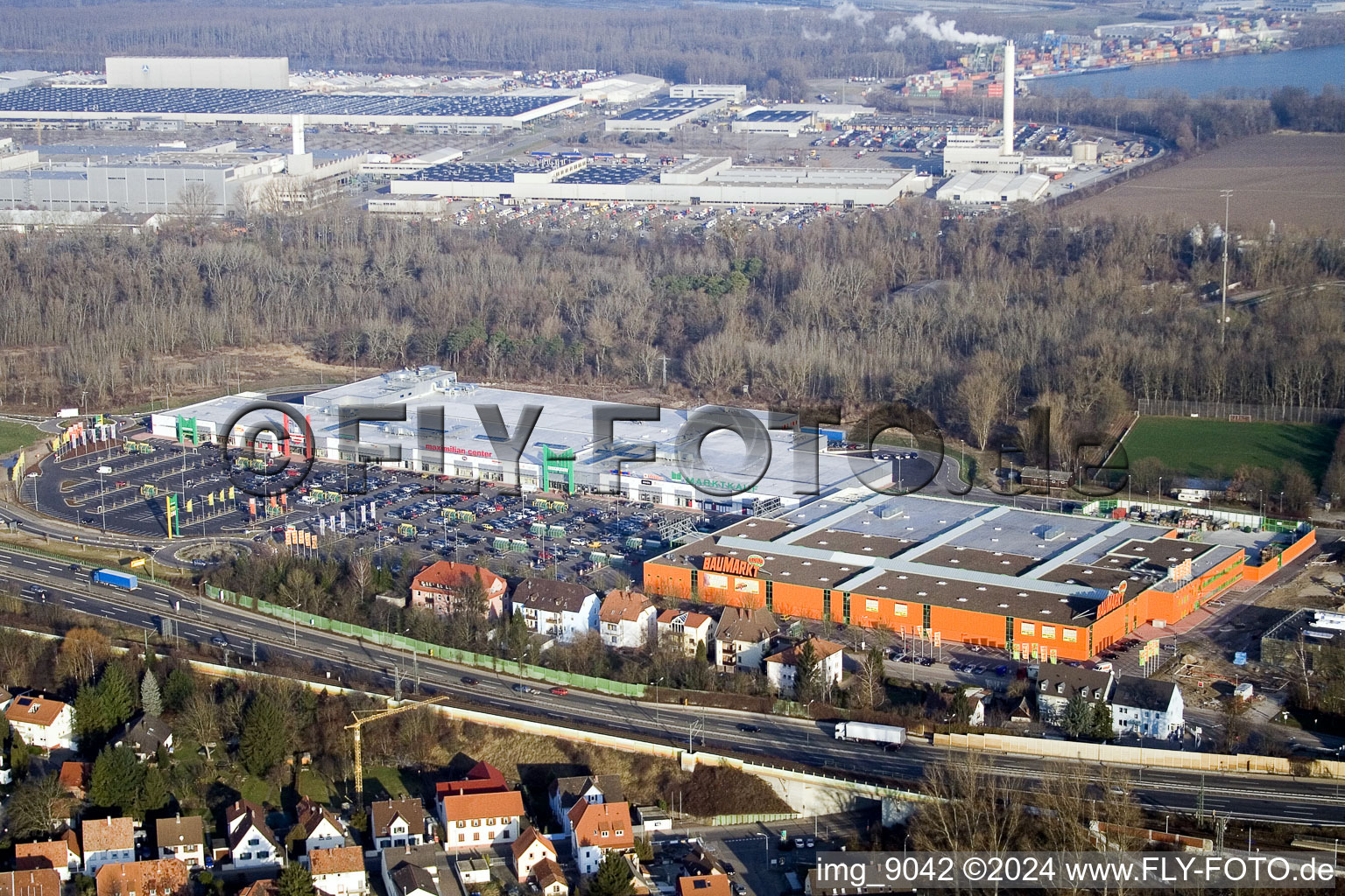 Centre Maximilien à le quartier Maximiliansau in Wörth am Rhein dans le département Rhénanie-Palatinat, Allemagne d'un drone