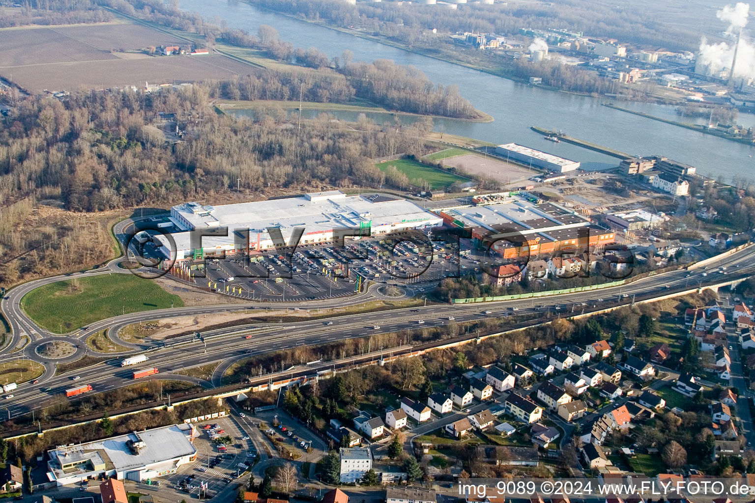 Image drone de Centre Maximilien à le quartier Maximiliansau in Wörth am Rhein dans le département Rhénanie-Palatinat, Allemagne