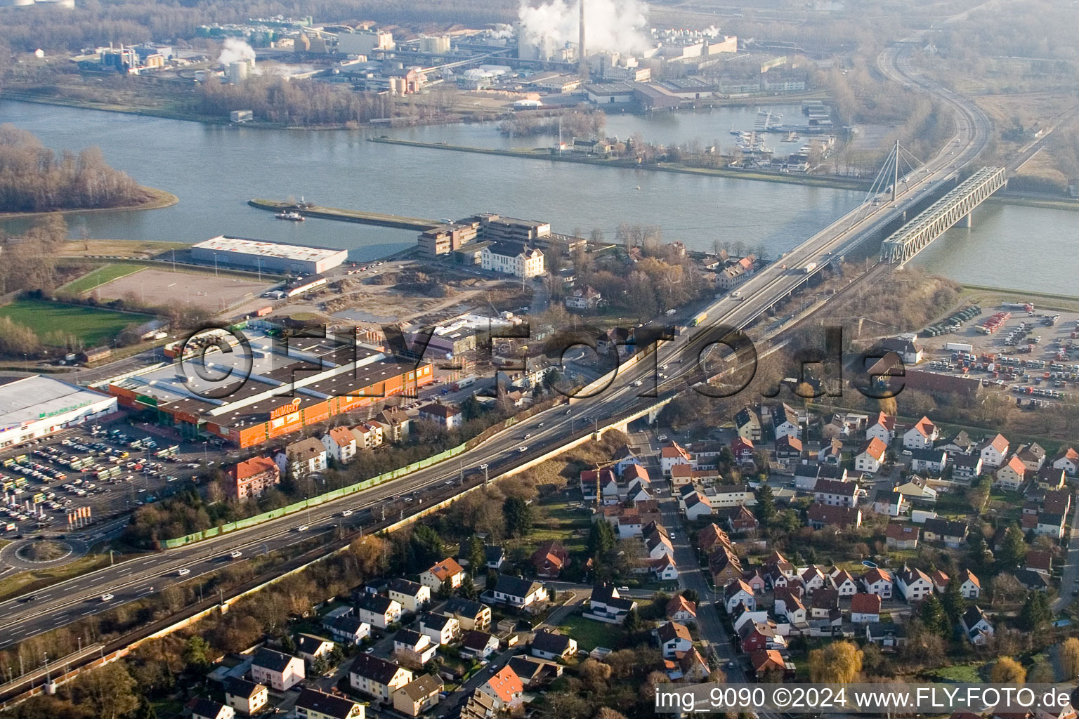 Centre Maximilien à le quartier Maximiliansau in Wörth am Rhein dans le département Rhénanie-Palatinat, Allemagne du point de vue du drone