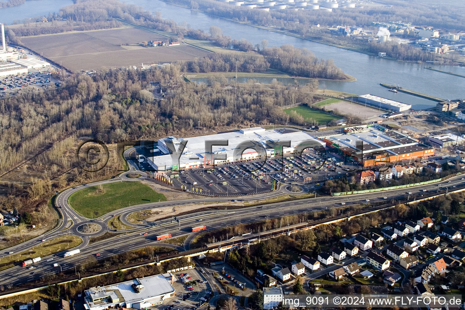 Centre Maximilien à le quartier Maximiliansau in Wörth am Rhein dans le département Rhénanie-Palatinat, Allemagne d'un drone