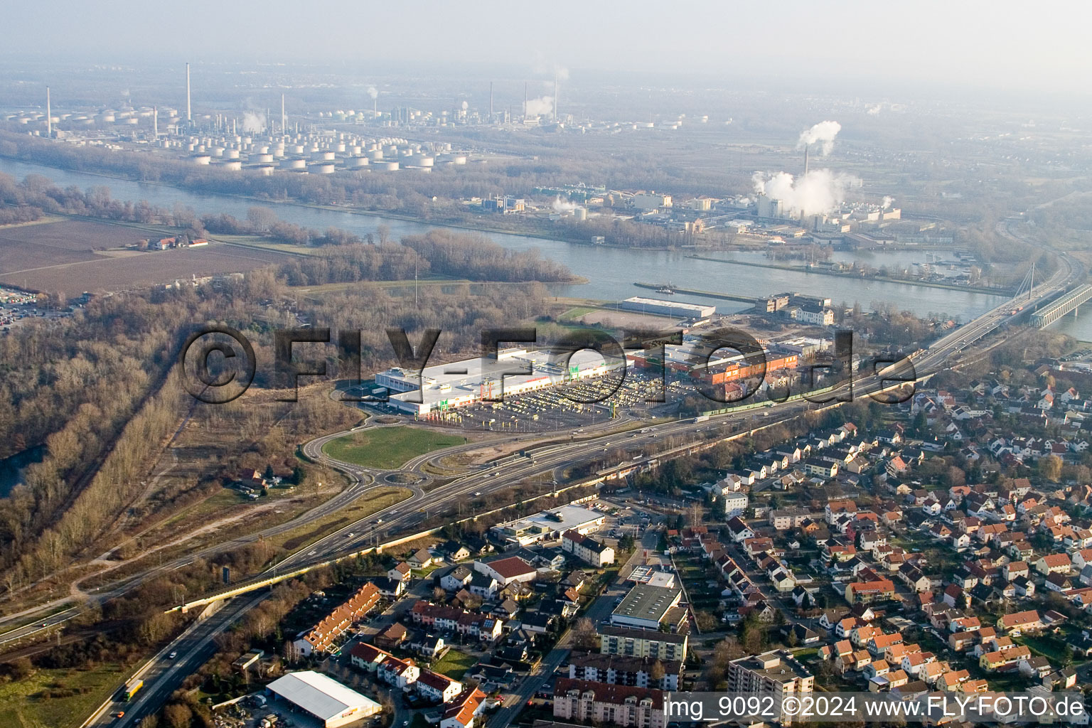 Centre Maximilien à le quartier Maximiliansau in Wörth am Rhein dans le département Rhénanie-Palatinat, Allemagne vu d'un drone