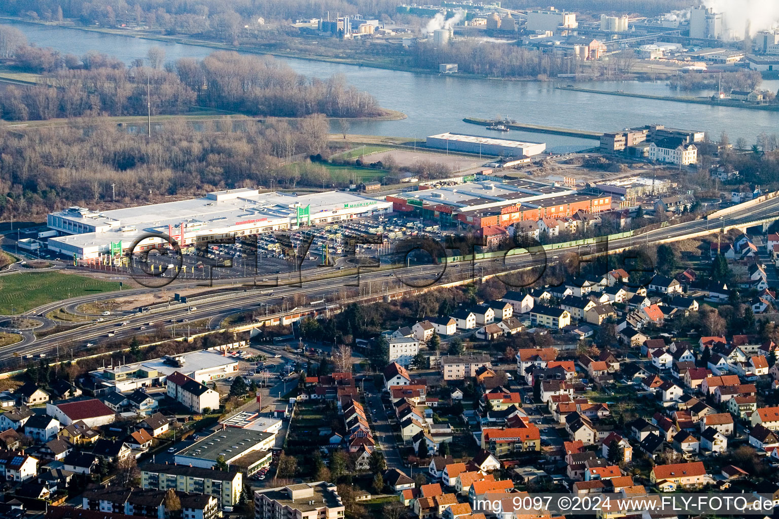 Vue oblique de Centre Maximilien à le quartier Maximiliansau in Wörth am Rhein dans le département Rhénanie-Palatinat, Allemagne