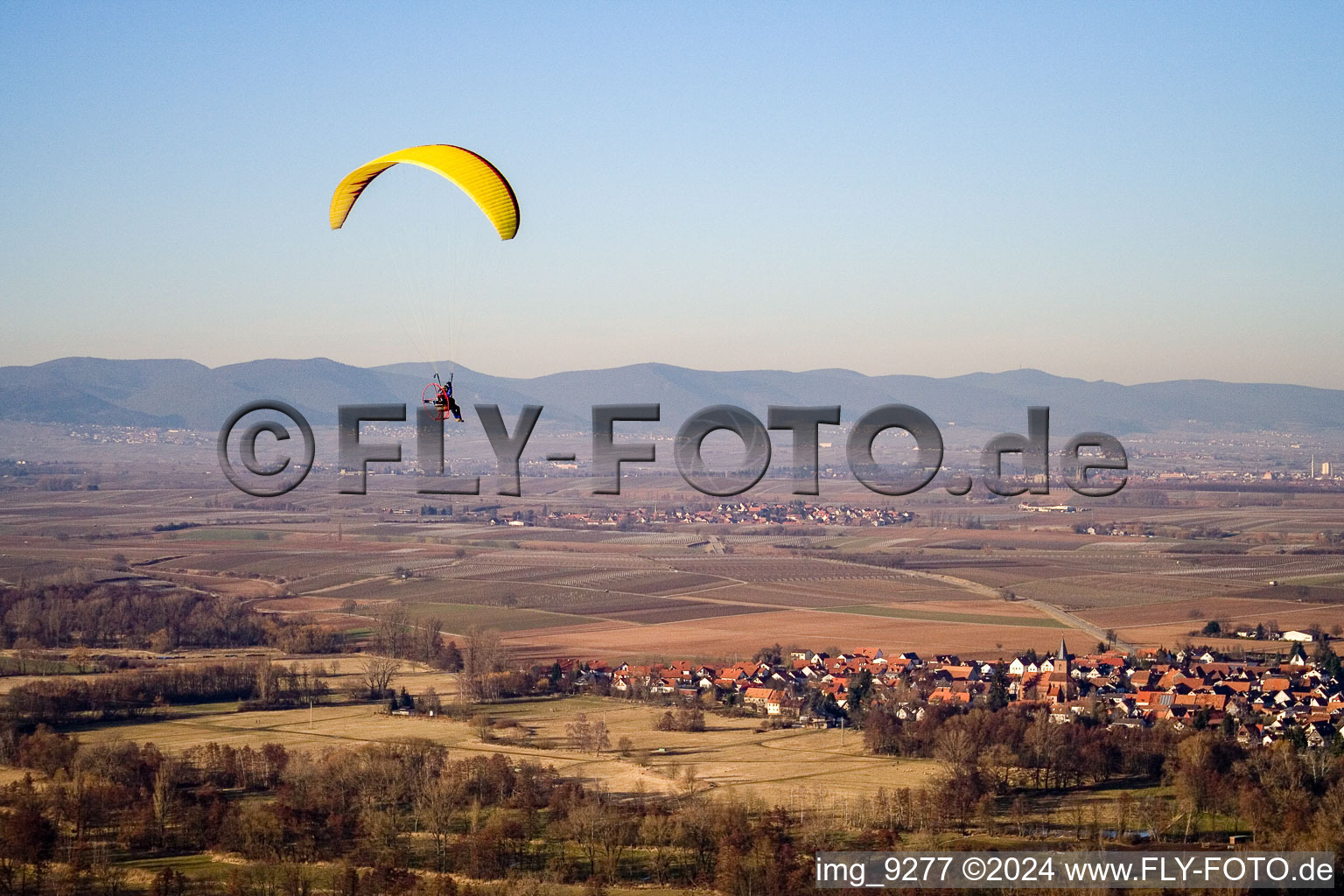 Vue aérienne de Billigheim-Ingenheim dans le département Rhénanie-Palatinat, Allemagne