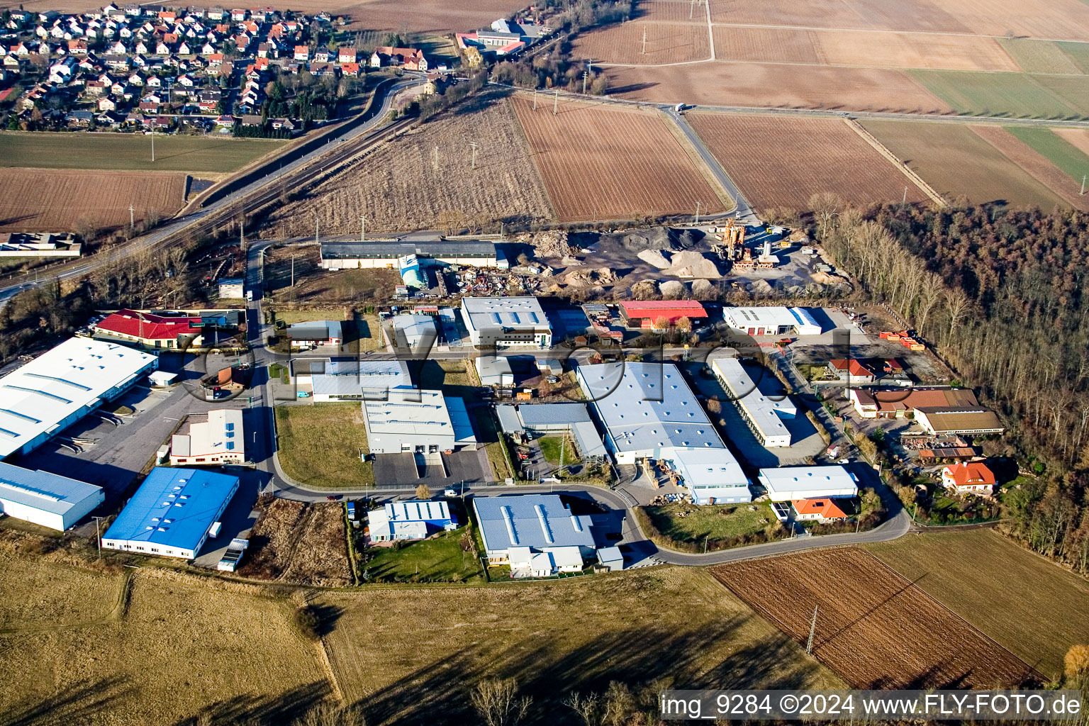 Zone commerciale à Rohrbach dans le département Rhénanie-Palatinat, Allemagne vue du ciel