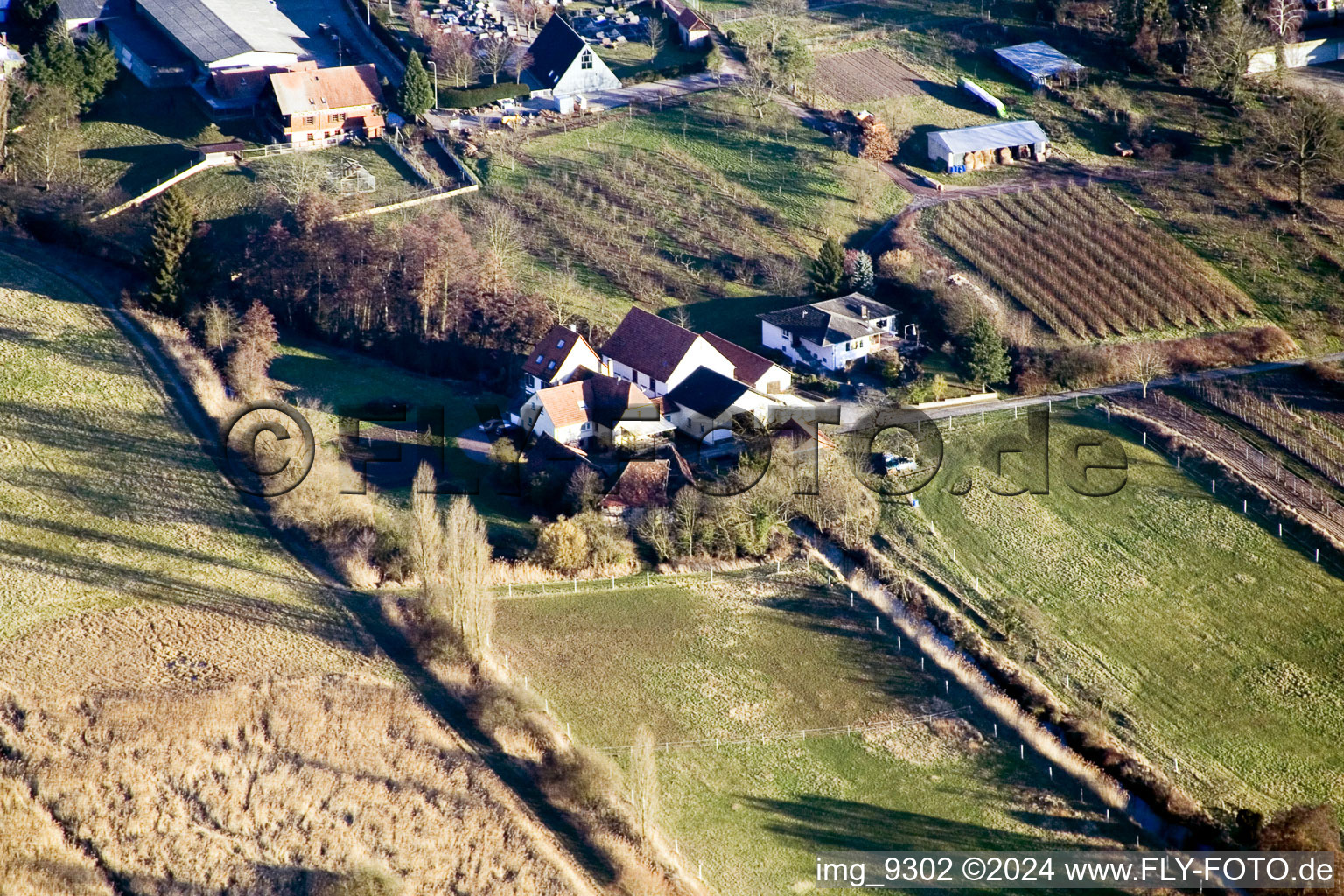 Moulin à vent à Winden dans le département Rhénanie-Palatinat, Allemagne hors des airs