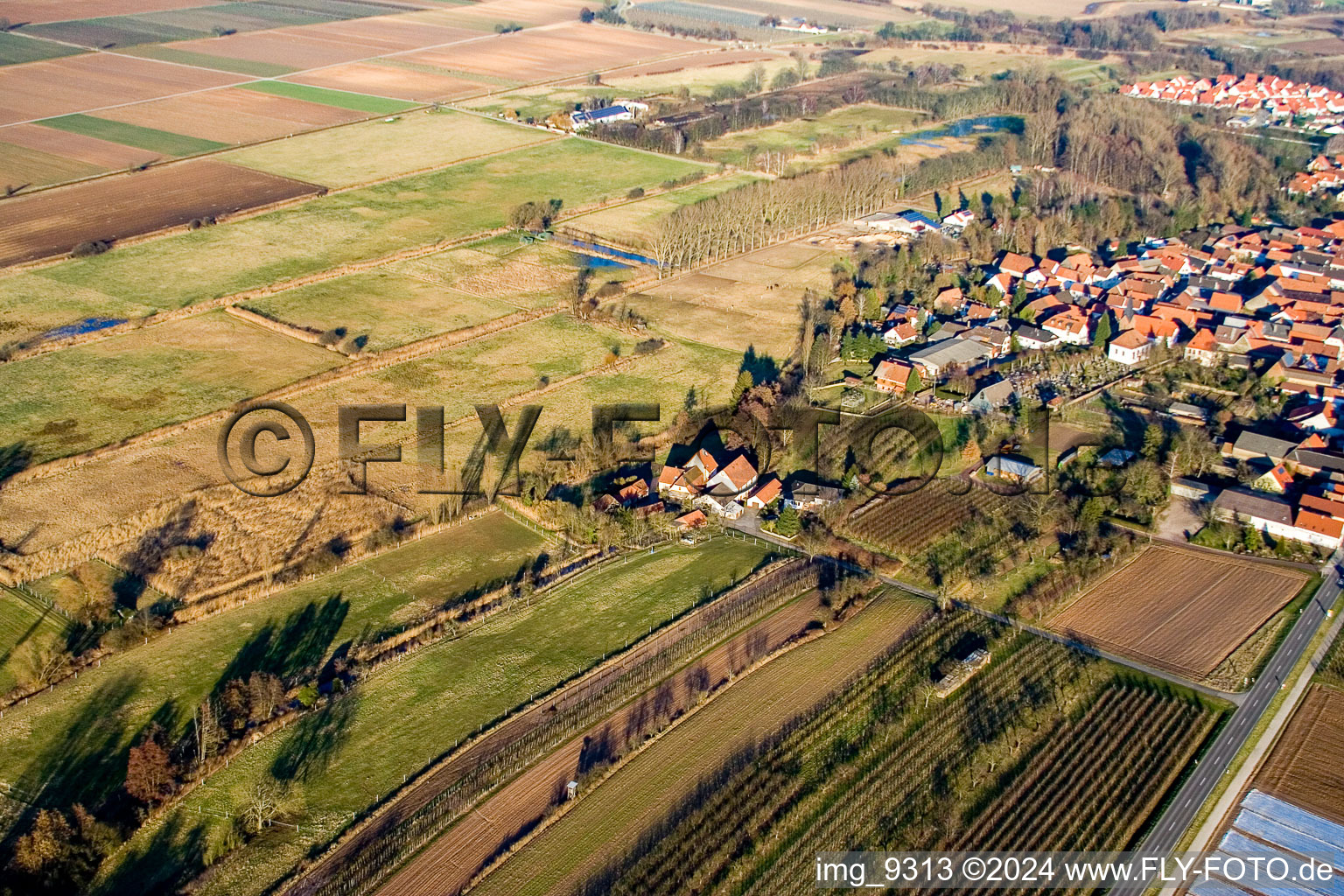 Enregistrement par drone de Moulin à vent à Winden dans le département Rhénanie-Palatinat, Allemagne