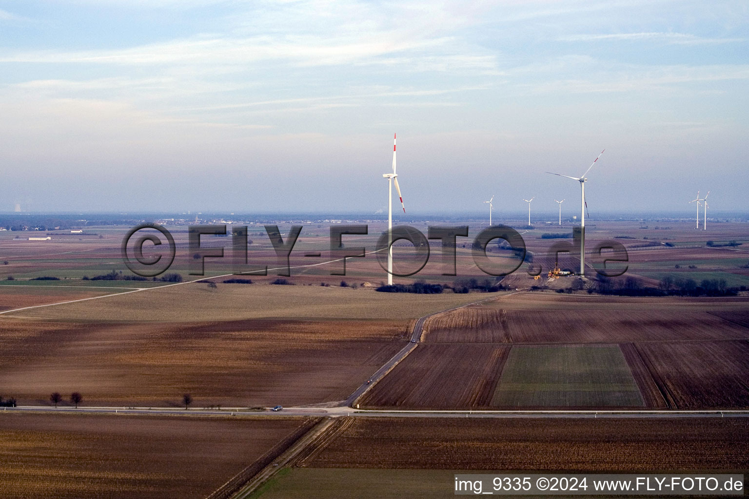 Vue aérienne de Éoliennes à Offenbach an der Queich dans le département Rhénanie-Palatinat, Allemagne