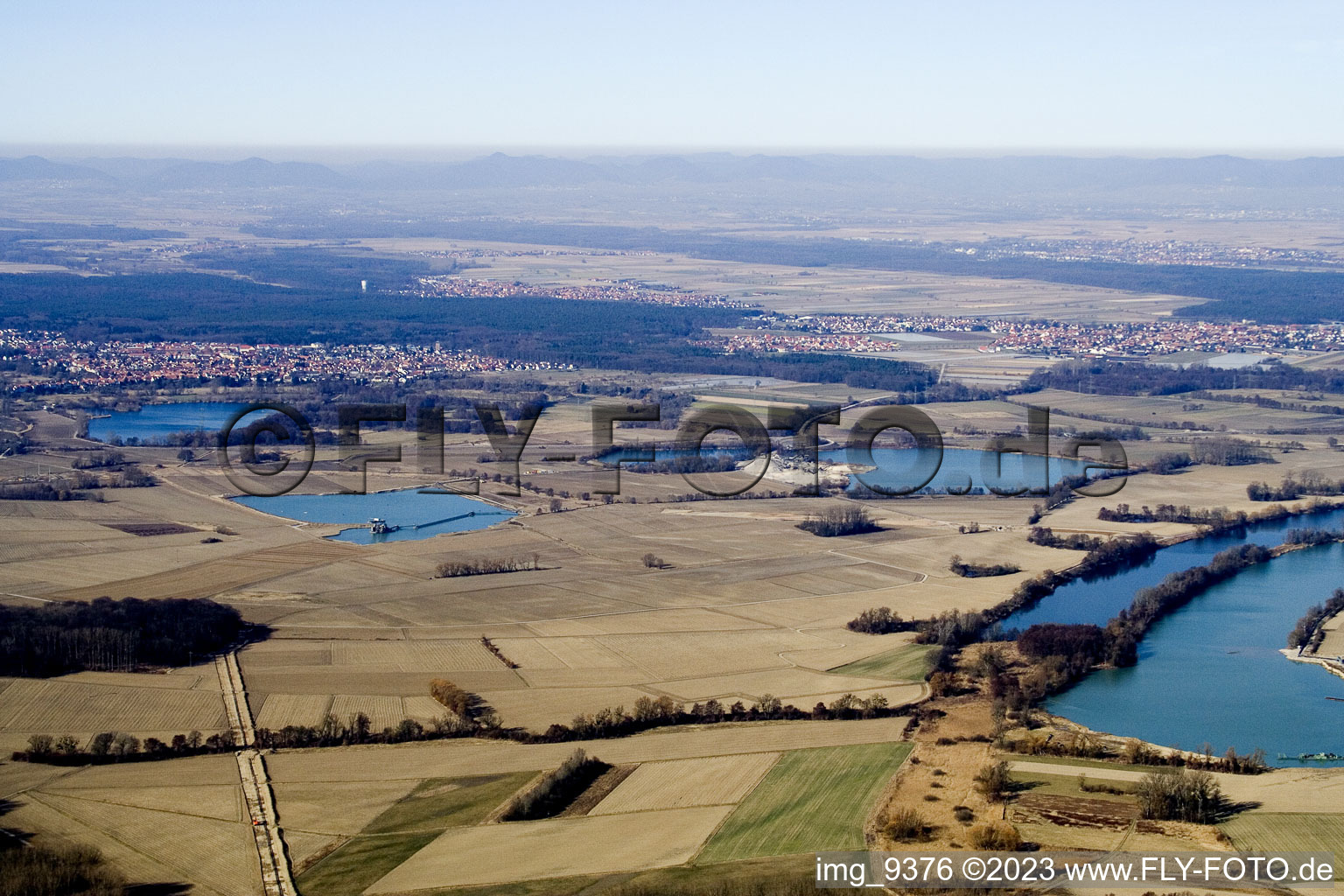 Vue aérienne de Etangs de carrière entre Neupotz et Jockgrim à Jockgrim dans le département Rhénanie-Palatinat, Allemagne