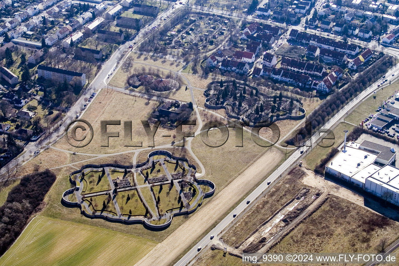 Vue aérienne de Cimetière entre Neureut et Knielingen à le quartier Neureut in Karlsruhe dans le département Bade-Wurtemberg, Allemagne