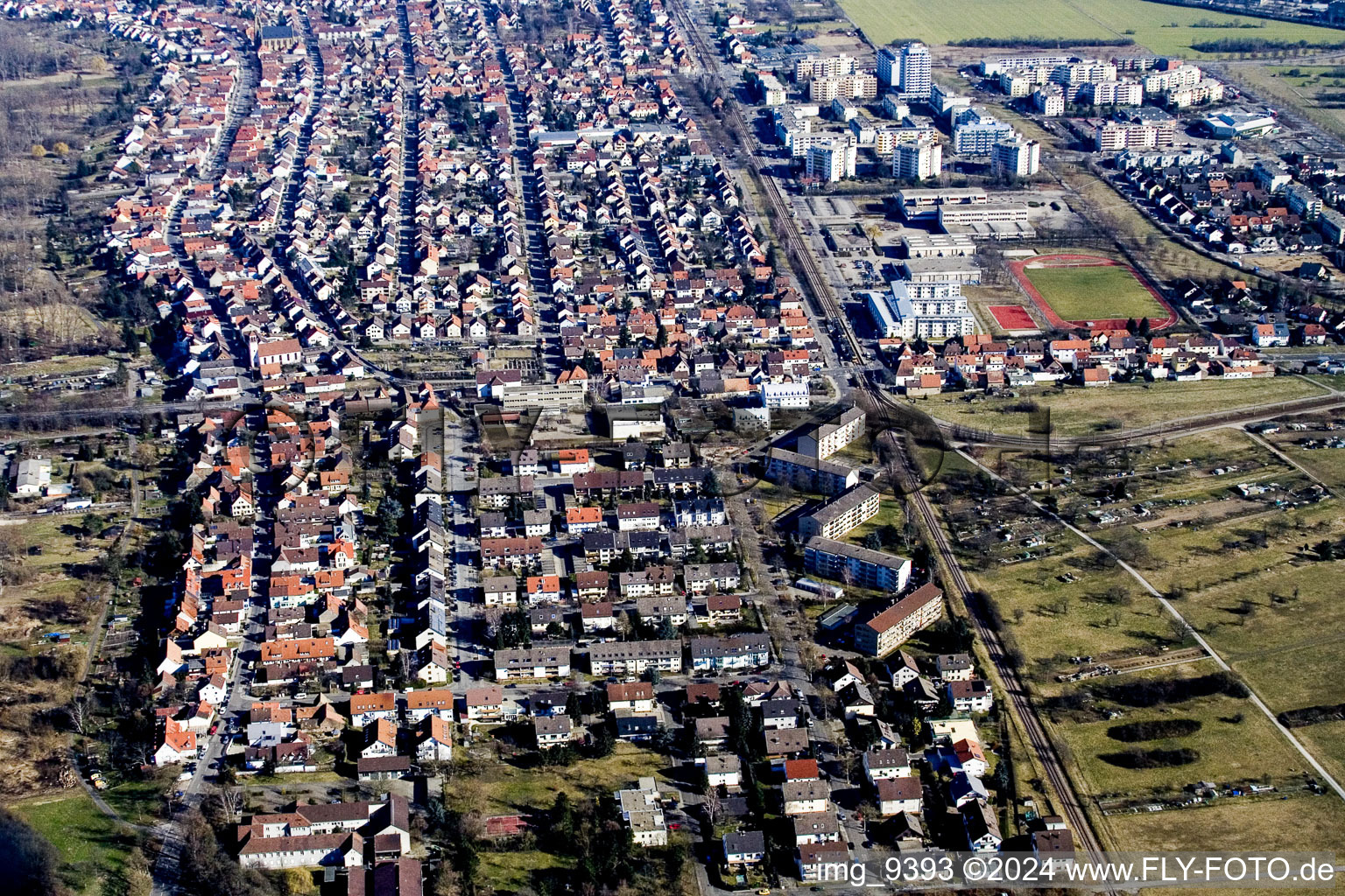 Vue aérienne de Du sud à le quartier Neureut in Karlsruhe dans le département Bade-Wurtemberg, Allemagne