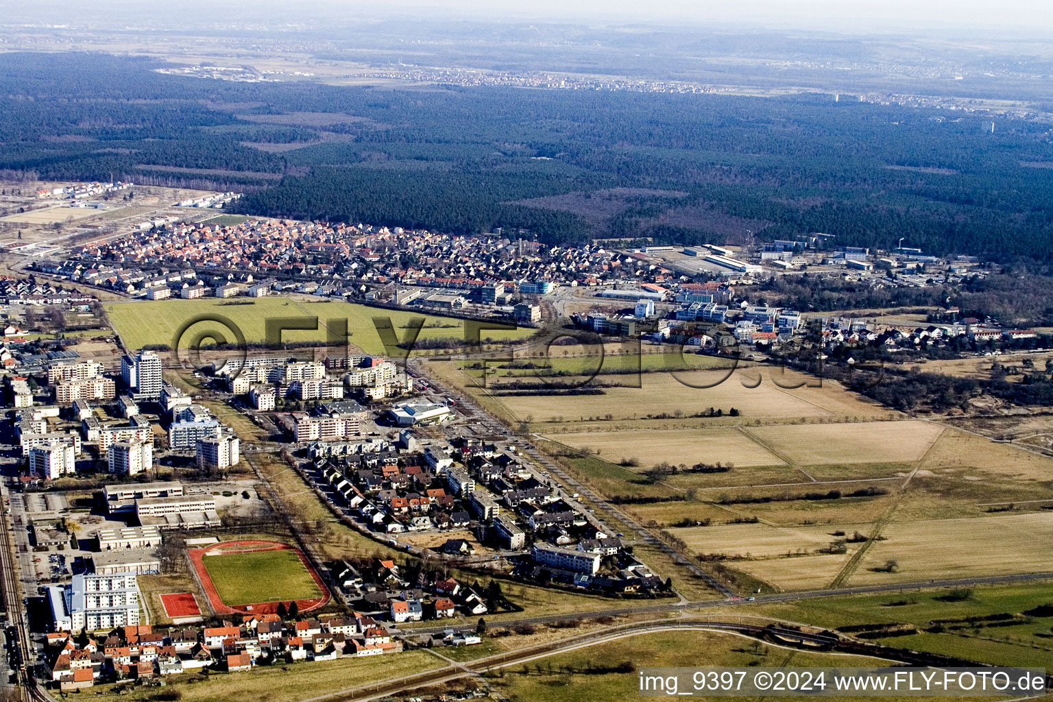 Du sud à le quartier Neureut in Karlsruhe dans le département Bade-Wurtemberg, Allemagne d'en haut