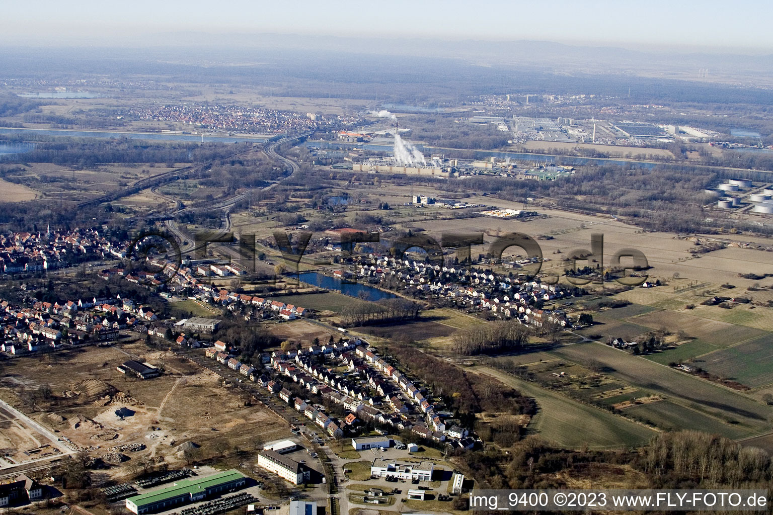 Vue aérienne de N de Knielingen à le quartier Knielingen in Karlsruhe dans le département Bade-Wurtemberg, Allemagne