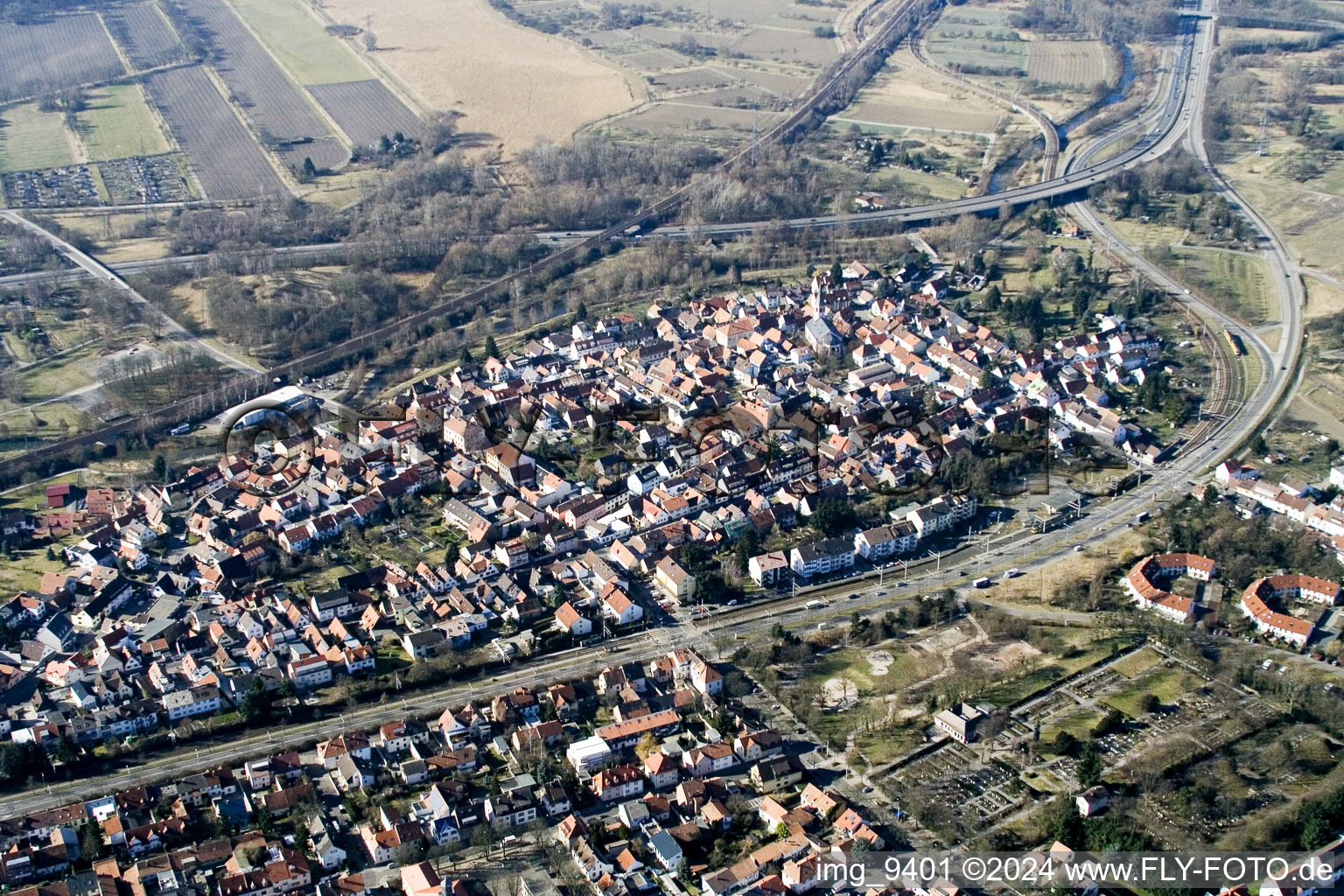 Vue aérienne de Du nord à le quartier Knielingen in Karlsruhe dans le département Bade-Wurtemberg, Allemagne