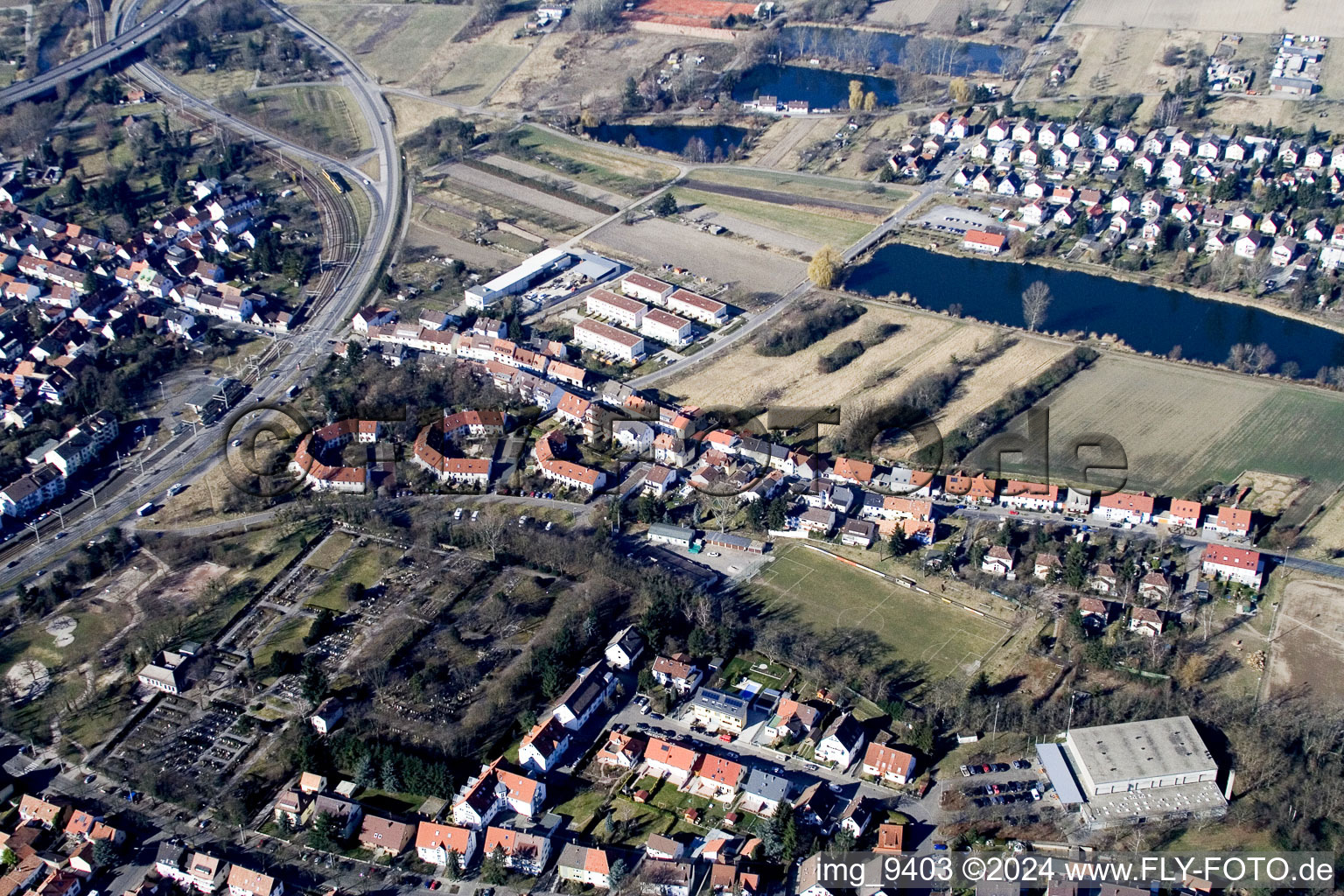 Quartier Knielingen in Karlsruhe dans le département Bade-Wurtemberg, Allemagne vu d'un drone