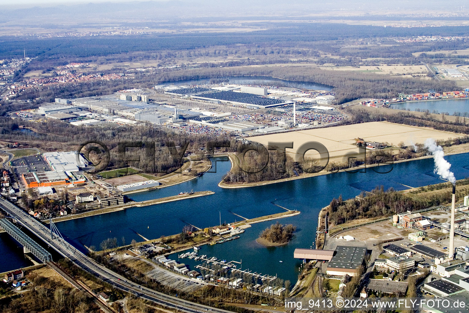 Photographie aérienne de Daimler de l'Est à le quartier Maximiliansau in Wörth am Rhein dans le département Rhénanie-Palatinat, Allemagne