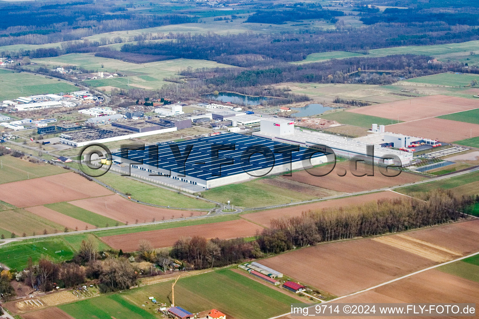 Vue aérienne de Locaux de l'usine Prowell GmbH à le quartier Offenbach in Offenbach an der Queich dans le département Rhénanie-Palatinat, Allemagne