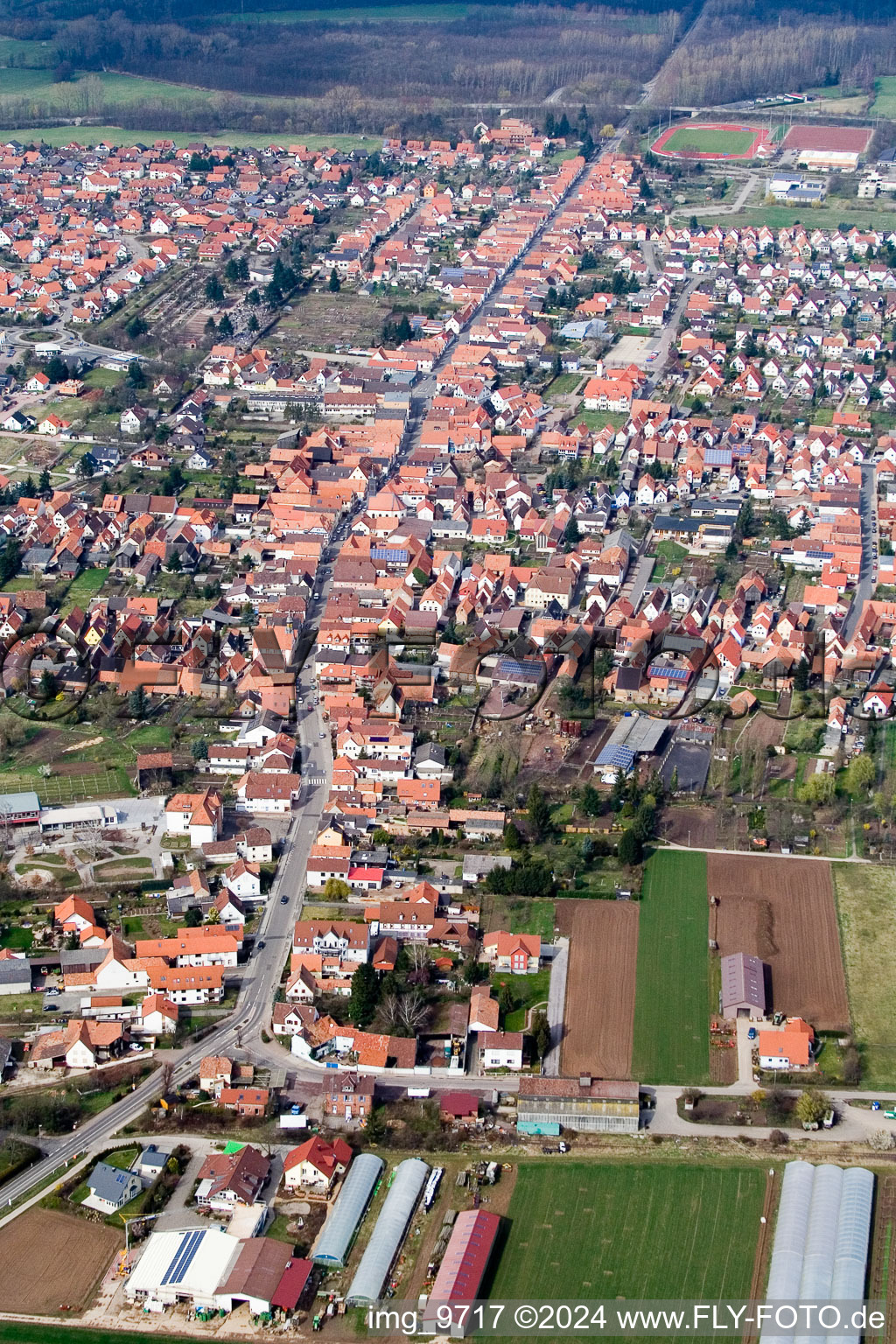 Du sud-ouest à le quartier Offenbach in Offenbach an der Queich dans le département Rhénanie-Palatinat, Allemagne depuis l'avion