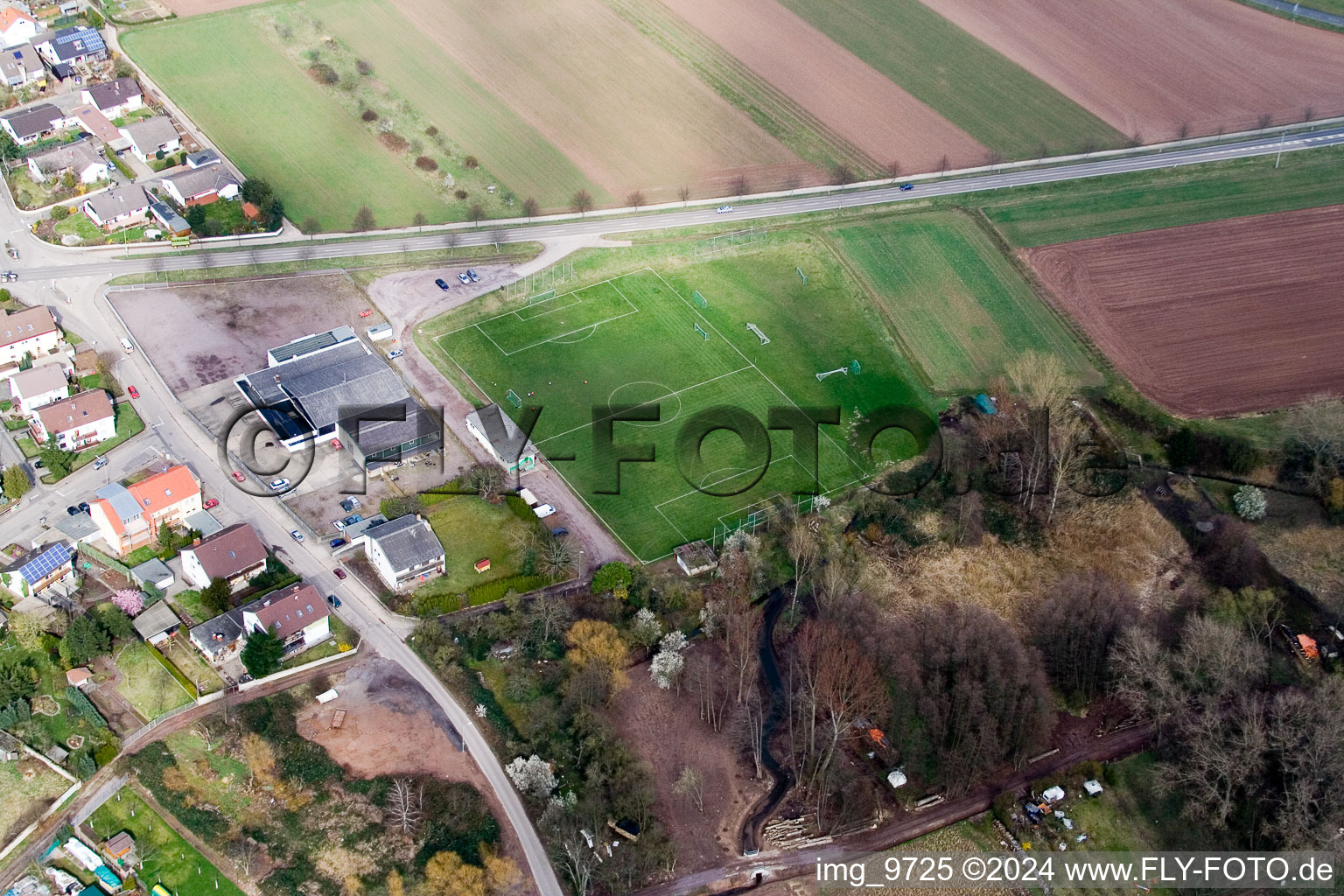 Enregistrement par drone de Offenbach an der Queich dans le département Rhénanie-Palatinat, Allemagne