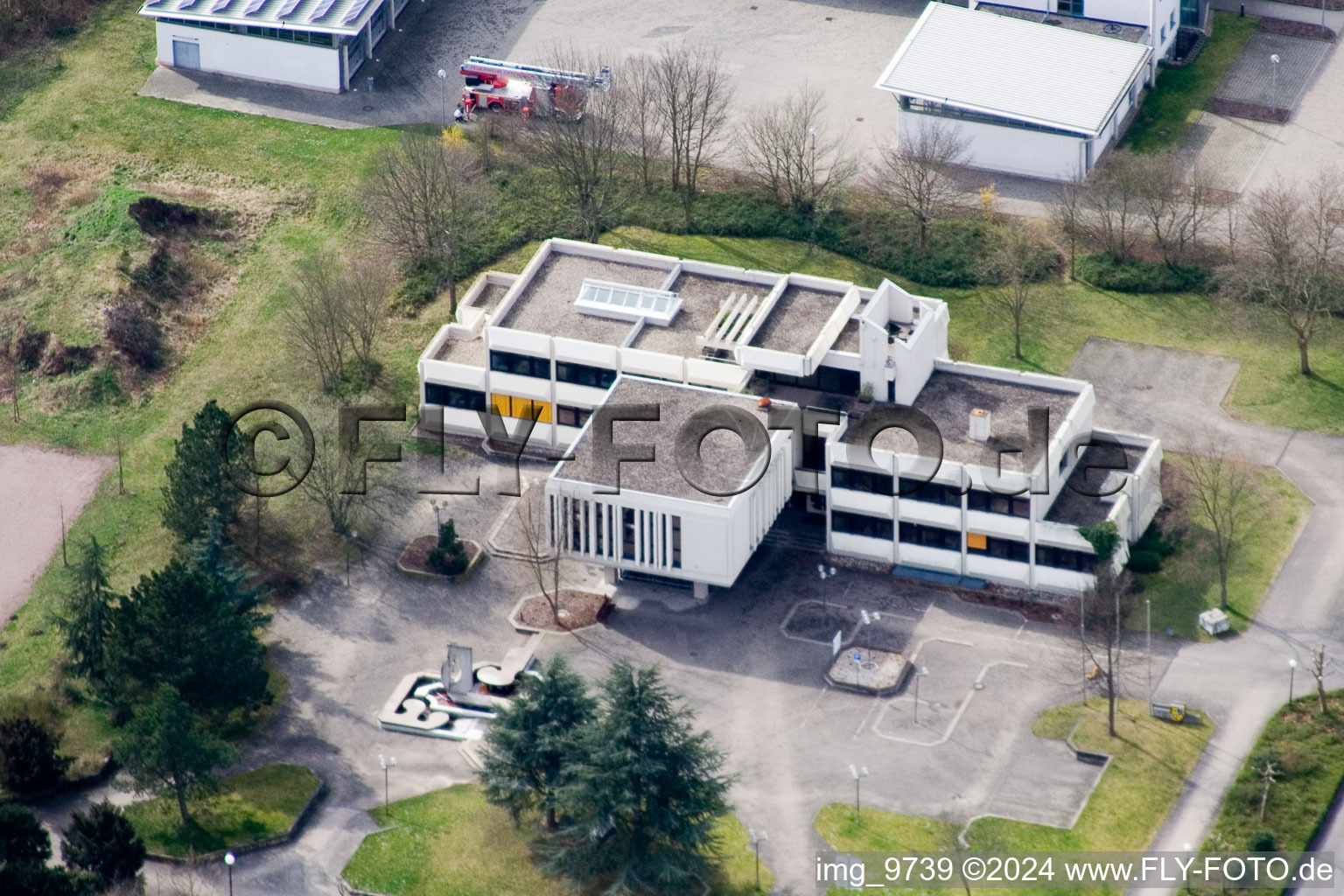 Vue oblique de Association des Mairies à le quartier Offenbach in Offenbach an der Queich dans le département Rhénanie-Palatinat, Allemagne