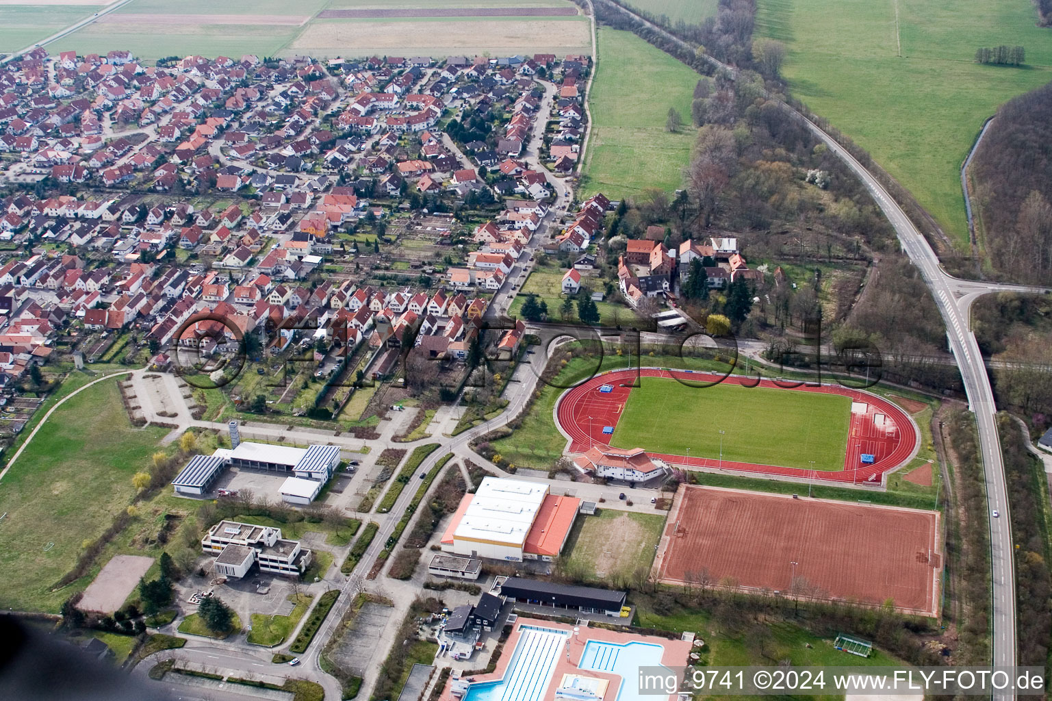 Enregistrement par drone de Quartier Offenbach in Offenbach an der Queich dans le département Rhénanie-Palatinat, Allemagne