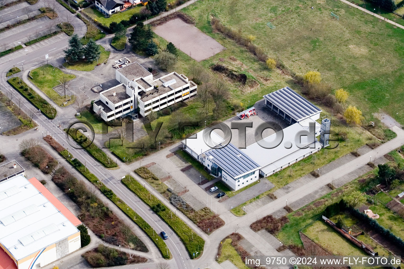 Association des Mairies à Offenbach an der Queich dans le département Rhénanie-Palatinat, Allemagne vue d'en haut