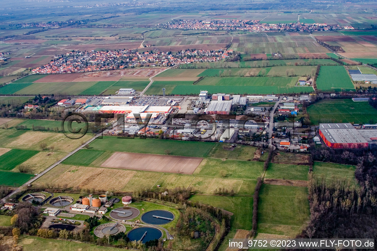 Vue aérienne de Zone industrielle Bruchwiesenstr à le quartier Dreihof in Bornheim dans le département Rhénanie-Palatinat, Allemagne