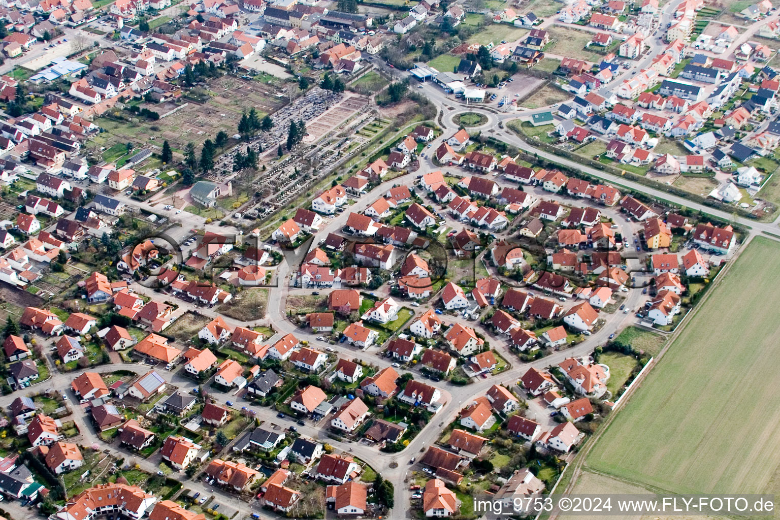 Vue aérienne de Bague de Poméranie à le quartier Offenbach in Offenbach an der Queich dans le département Rhénanie-Palatinat, Allemagne