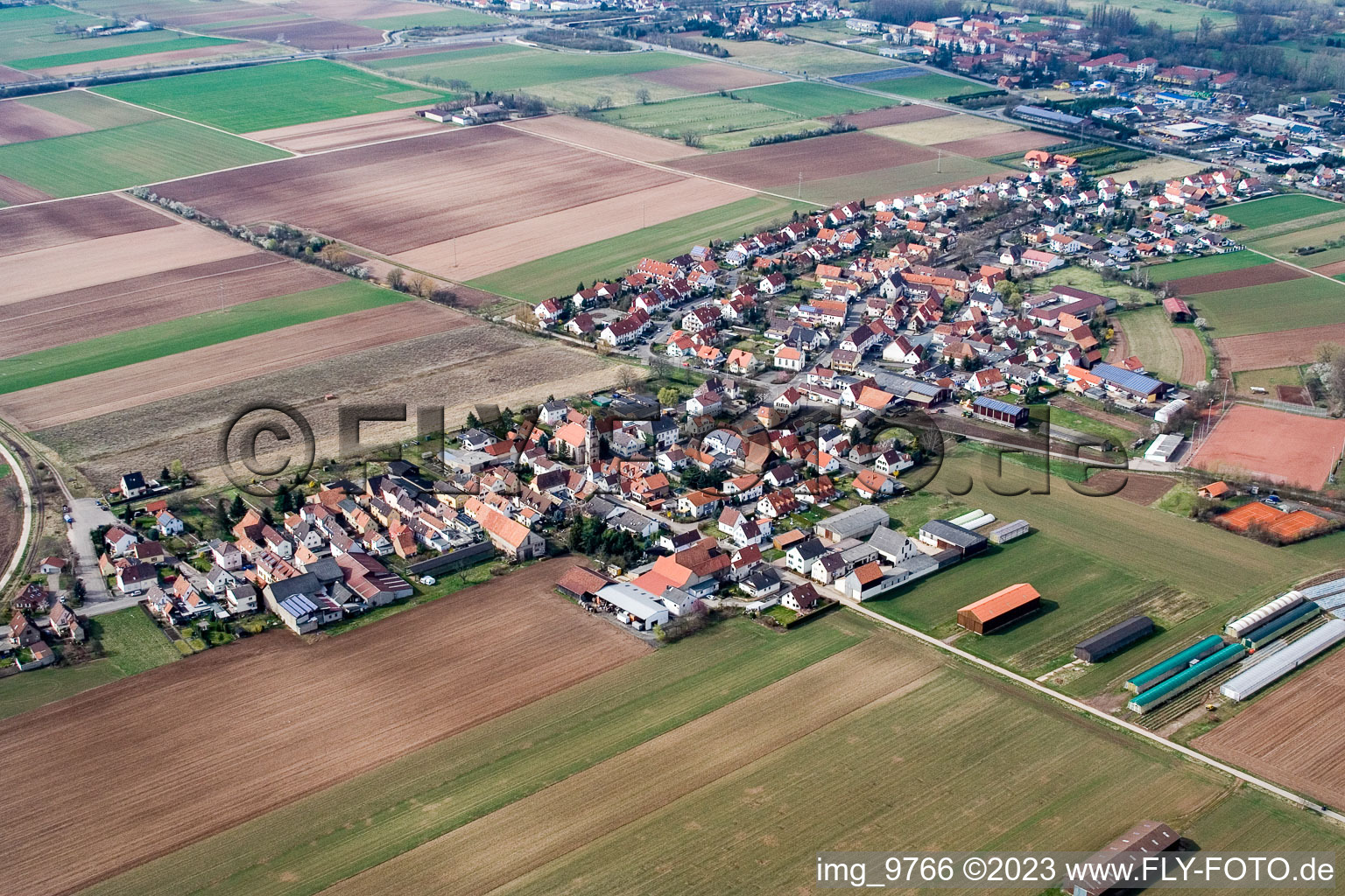 Vue aérienne de Du sud-est à le quartier Mörlheim in Landau in der Pfalz dans le département Rhénanie-Palatinat, Allemagne
