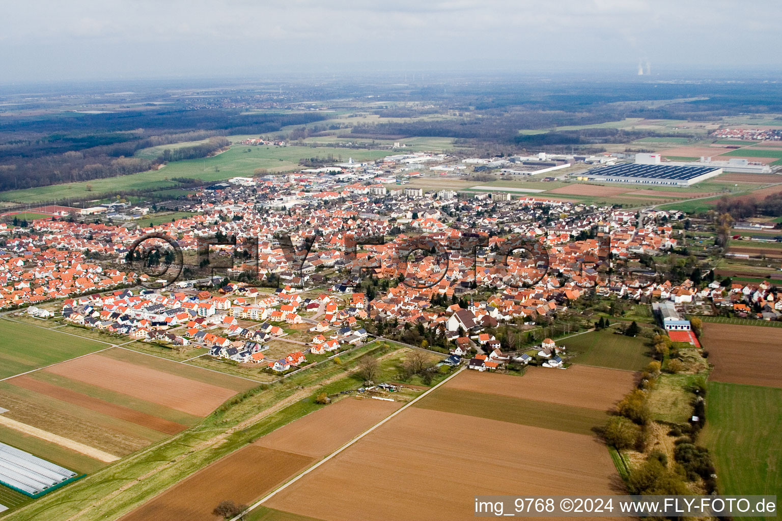 Vue aérienne de Du sud-est à Offenbach an der Queich dans le département Rhénanie-Palatinat, Allemagne