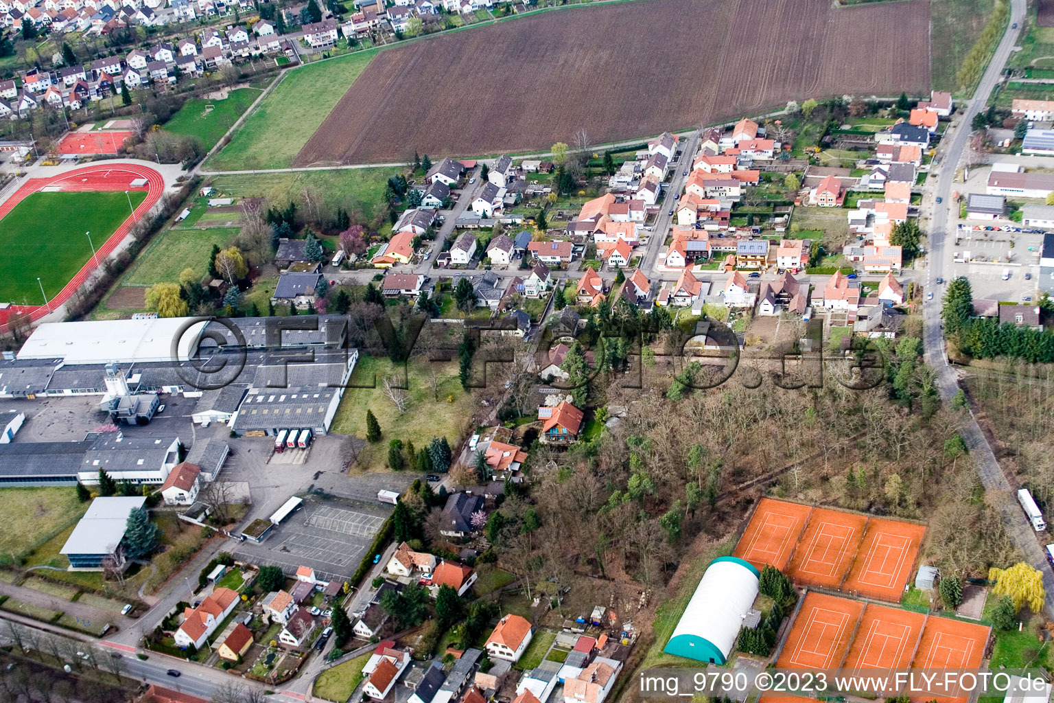 Vue aérienne de Zone commerciale du sud à le quartier Herxheim in Herxheim bei Landau/Pfalz dans le département Rhénanie-Palatinat, Allemagne