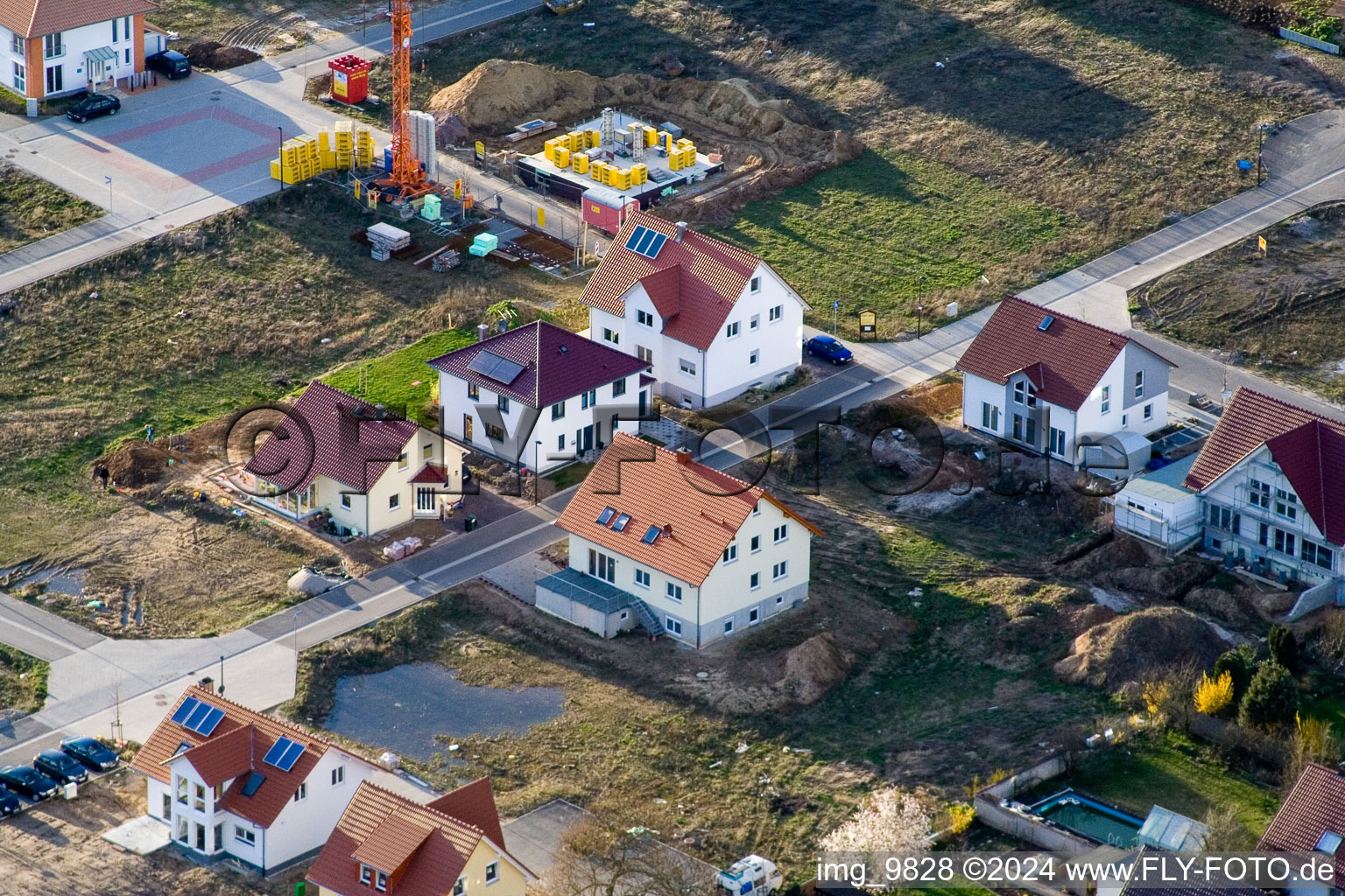 Sur le chemin élevé à Kandel dans le département Rhénanie-Palatinat, Allemagne vue d'en haut