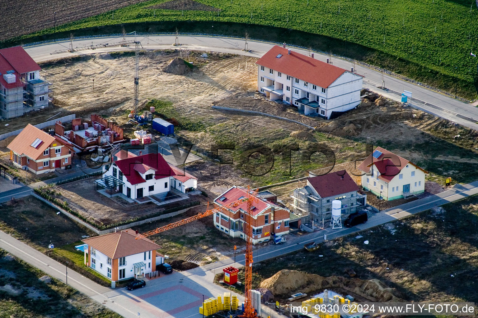 Vue d'oiseau de Sur le chemin élevé à Kandel dans le département Rhénanie-Palatinat, Allemagne