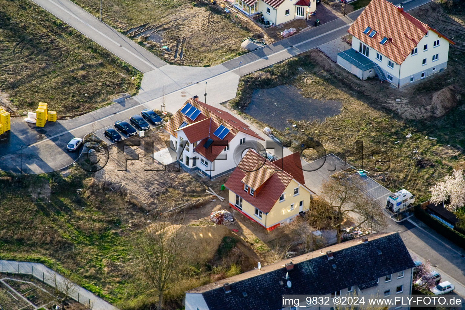 Enregistrement par drone de Sur le chemin élevé à Kandel dans le département Rhénanie-Palatinat, Allemagne