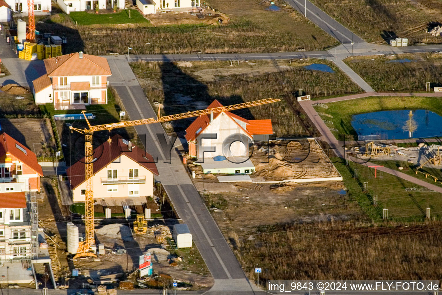 Sur le chemin élevé à Kandel dans le département Rhénanie-Palatinat, Allemagne vue d'en haut