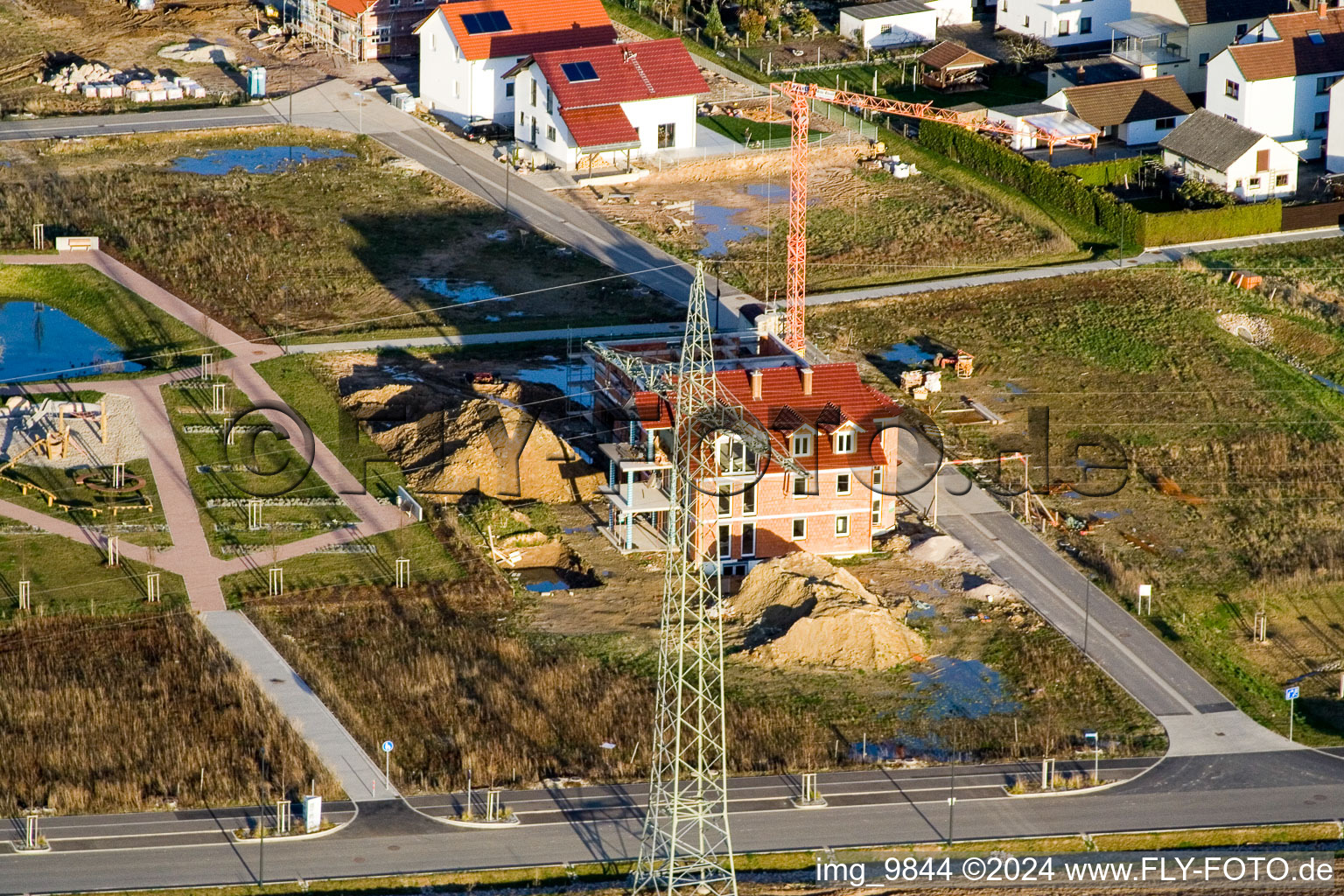 Sur le chemin élevé à Kandel dans le département Rhénanie-Palatinat, Allemagne depuis l'avion