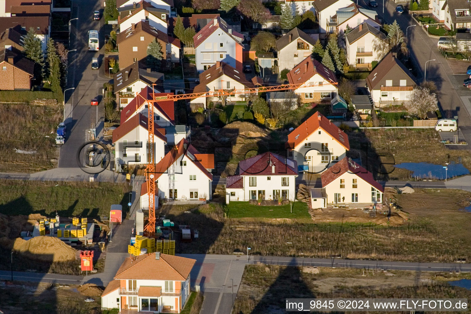 Vue d'oiseau de Sur le chemin élevé à Kandel dans le département Rhénanie-Palatinat, Allemagne