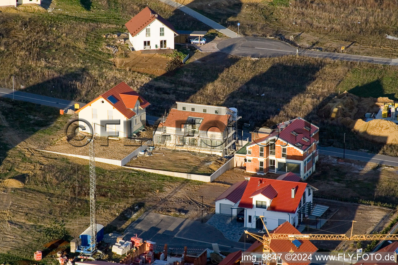 Enregistrement par drone de Sur le chemin élevé à Kandel dans le département Rhénanie-Palatinat, Allemagne