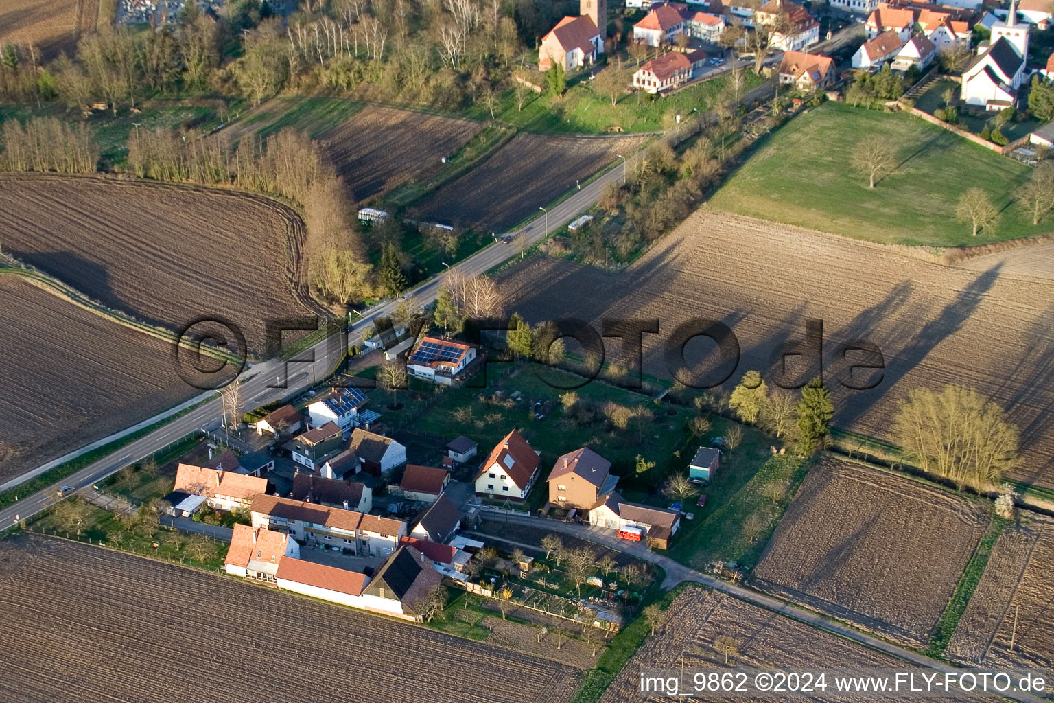 Champs agricoles et surfaces utilisables à Minfeld dans le département Rhénanie-Palatinat, Allemagne hors des airs