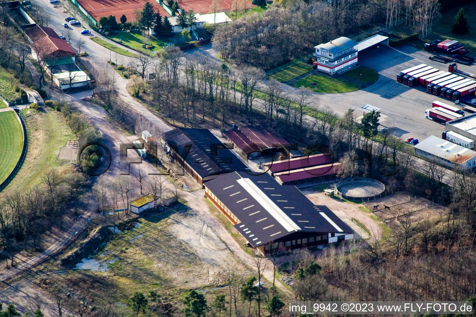 Piste à le quartier Herxheim in Herxheim bei Landau dans le département Rhénanie-Palatinat, Allemagne hors des airs