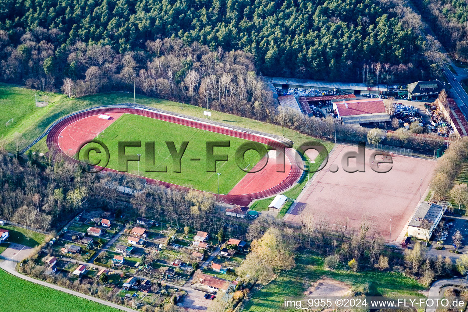 Vue aérienne de Ensemble des terrains de sport du stade FC Phönix Bellheim eV Franz-Hage à Bellheim dans le département Rhénanie-Palatinat, Allemagne